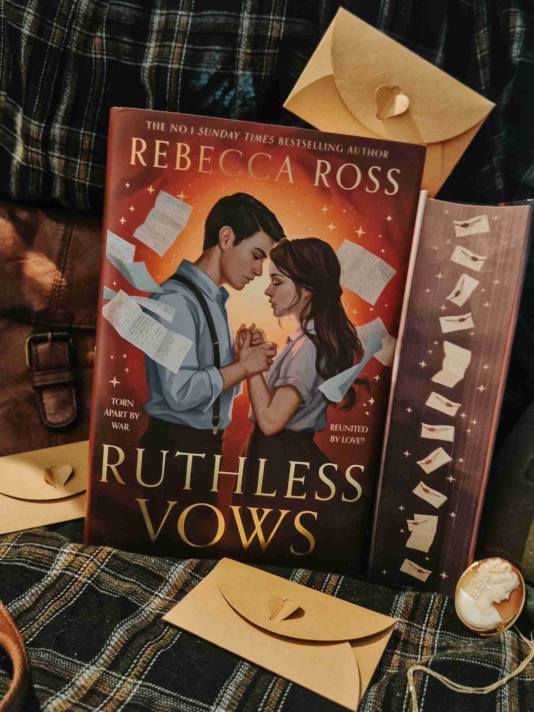 ✨️📰 | "𝚆𝚛𝚒𝚝𝚎 𝚖𝚎 𝚊 𝚜𝚝𝚘𝚛𝚢 𝚠𝚑𝚎𝚛𝚎 𝚝𝚑𝚎𝚛𝚎 𝚒𝚜 𝚗𝚘 𝚎𝚗𝚍𝚒𝚗𝚐, 𝙺𝚒𝚝𝚝. 𝚆𝚛𝚒𝚝𝚎 𝚝𝚘 𝚖𝚎 𝚊𝚗𝚍 𝚏𝚒𝚕𝚕 𝚖𝚢 𝚎𝚖𝚙𝚝𝚢 𝚜𝚙𝚊𝚌𝚎𝚜."