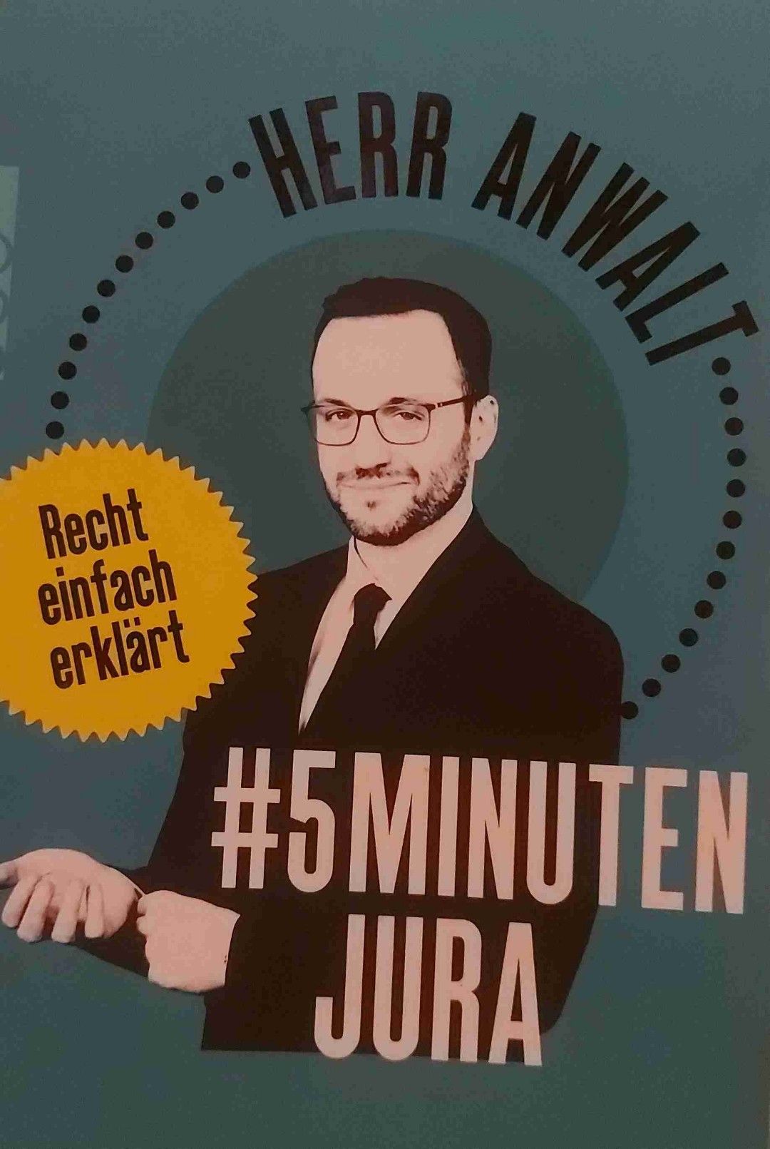 Die Schrift ist sehr klein.😭 Das hat am Anfang etwas gestört. Dennoch ließ sich das Buch schnell und flüssig lesen. Ich bin förmlich über die Seiten geflogen. 😅 Manche Rechte kannte ich schon, andere waren allerdings neu für mich. Sie waren super und leicht mit ein bisschen Humor erklärt. Das Buch ist auch super in verschiedene Kategorien eingeteilt. So kann man, wenn man etwas nachschauen möchte, schnell die richtigen Stellen wieder finden. Einfach klasse. 👍🏻