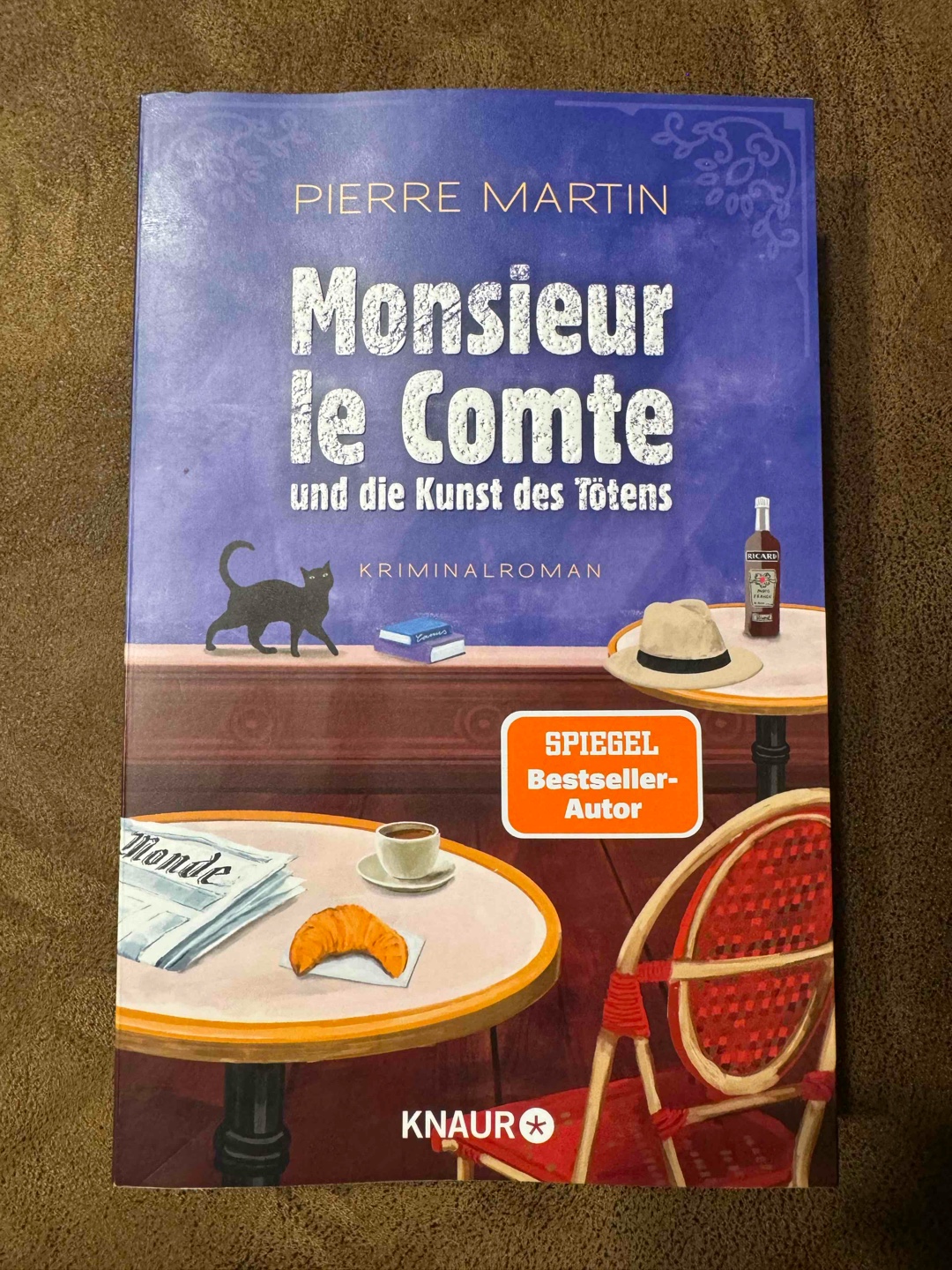 Ein Kriminalroman der etwas anderen Art, der mich wirklich gut unterhalten hat.