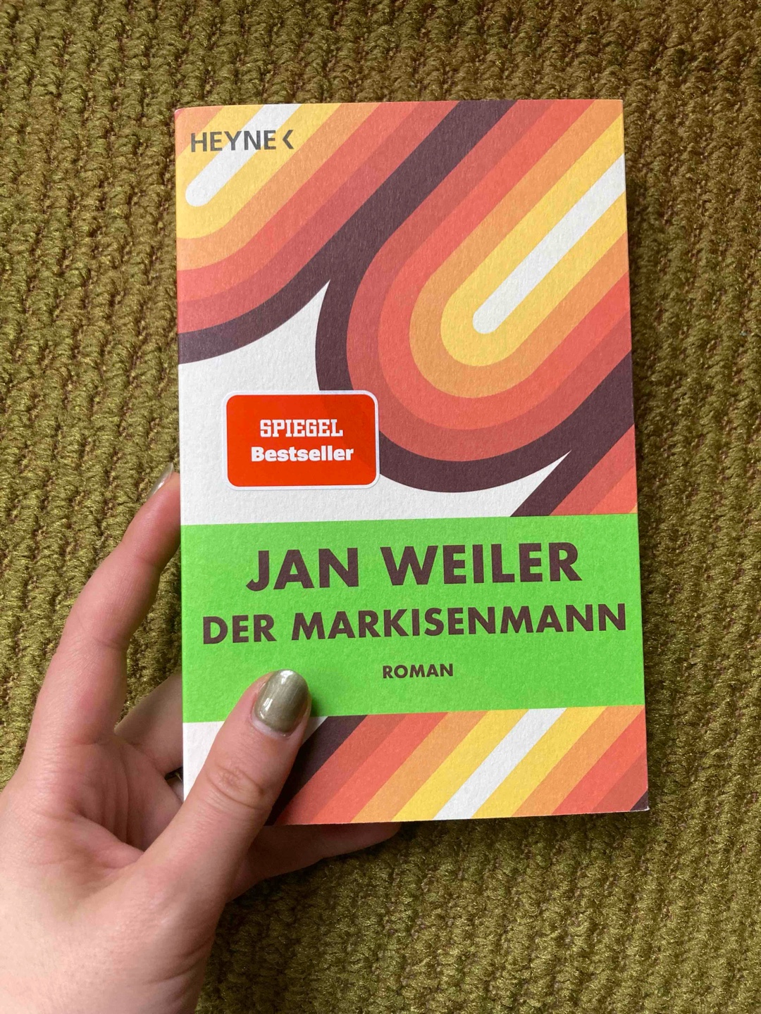 „Das war ein richtig richtig gutes Buch!“ - So habe ich es der Freundin berichtet, die es mir geschenkt hat. Ein liebevolles, sanftes, zartes Buch über die Beziehung zwischen Vater & Tochter, über das Leben und welche Konsequenzen unsere Entscheidungen haben. Eine tiefgreifende und bewegende Geschichte!