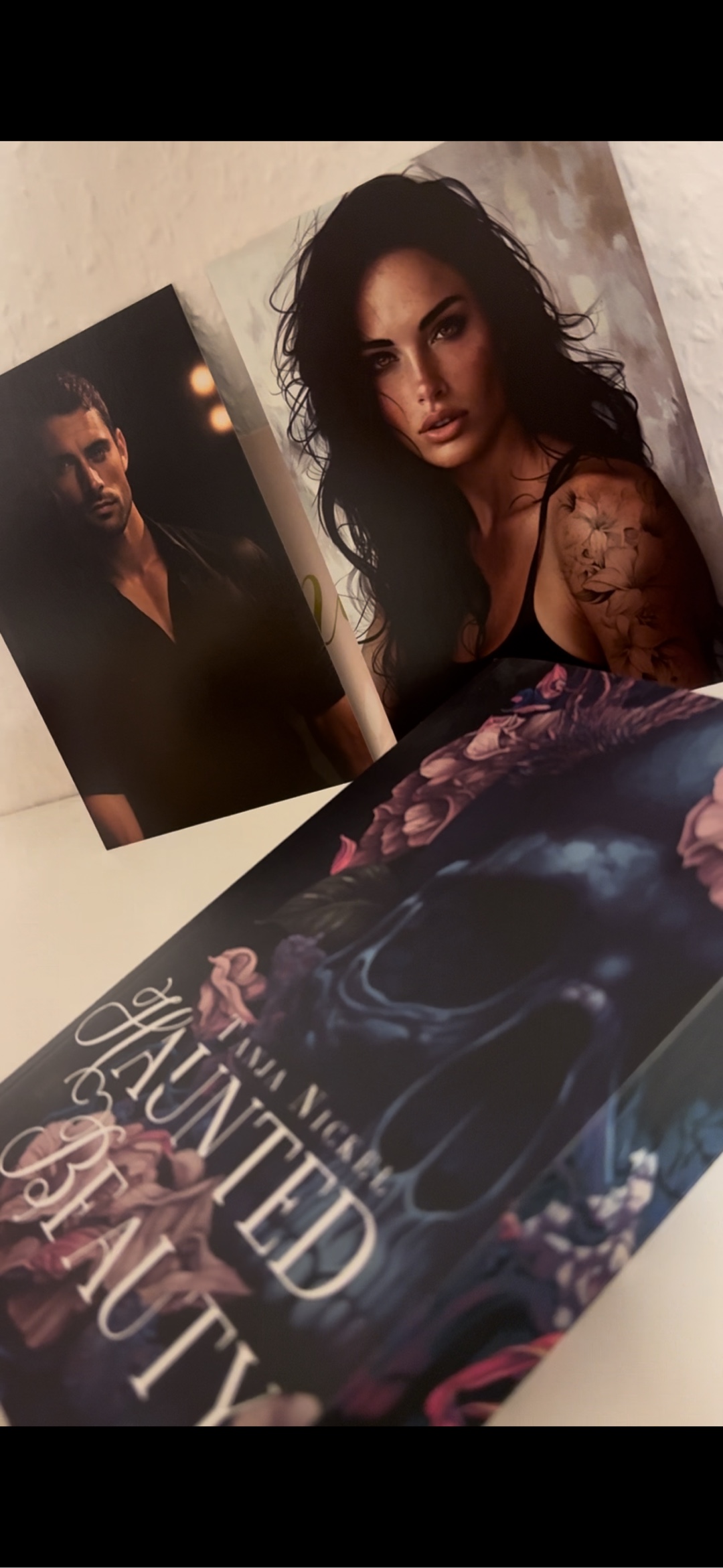 Das war Cover- & Farbschnittliebe auf den ersten Blick. 😍 aber der Inhalt macht es gleich doppelt so gut
Ich hatte es in nicht mal 24h durch, es hat mich direkt gepackt 😮💨 der Schreibstil ist super 🤩 Und der spice kommt wirklich nicht zu kurz 🥵🌶️ spannend bis wahrlich in die allerletzte Sekunde 🤯😱😳