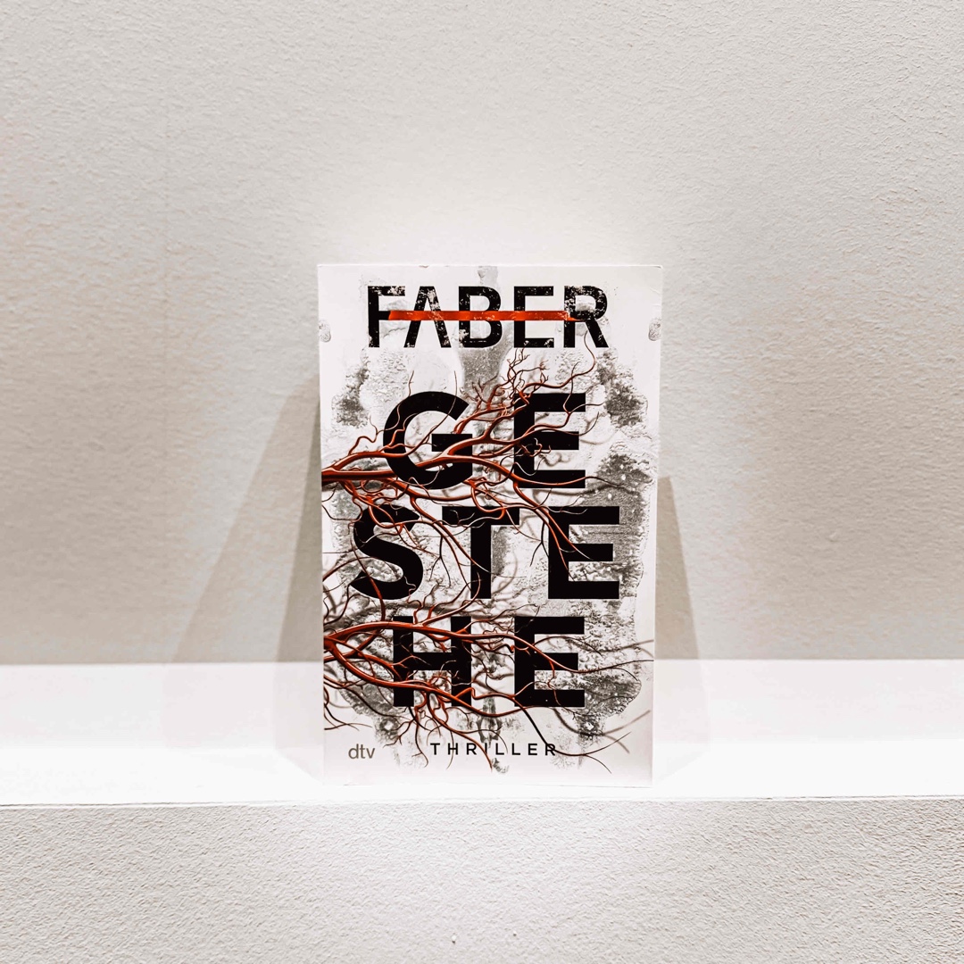 "Gestehe" fesselt mit spannenden Perspektiven, überraschenden Wendungen und einem unerwarteten Ende. Ein packender Thriller, der Lust auf mehr von Henri Faber macht!