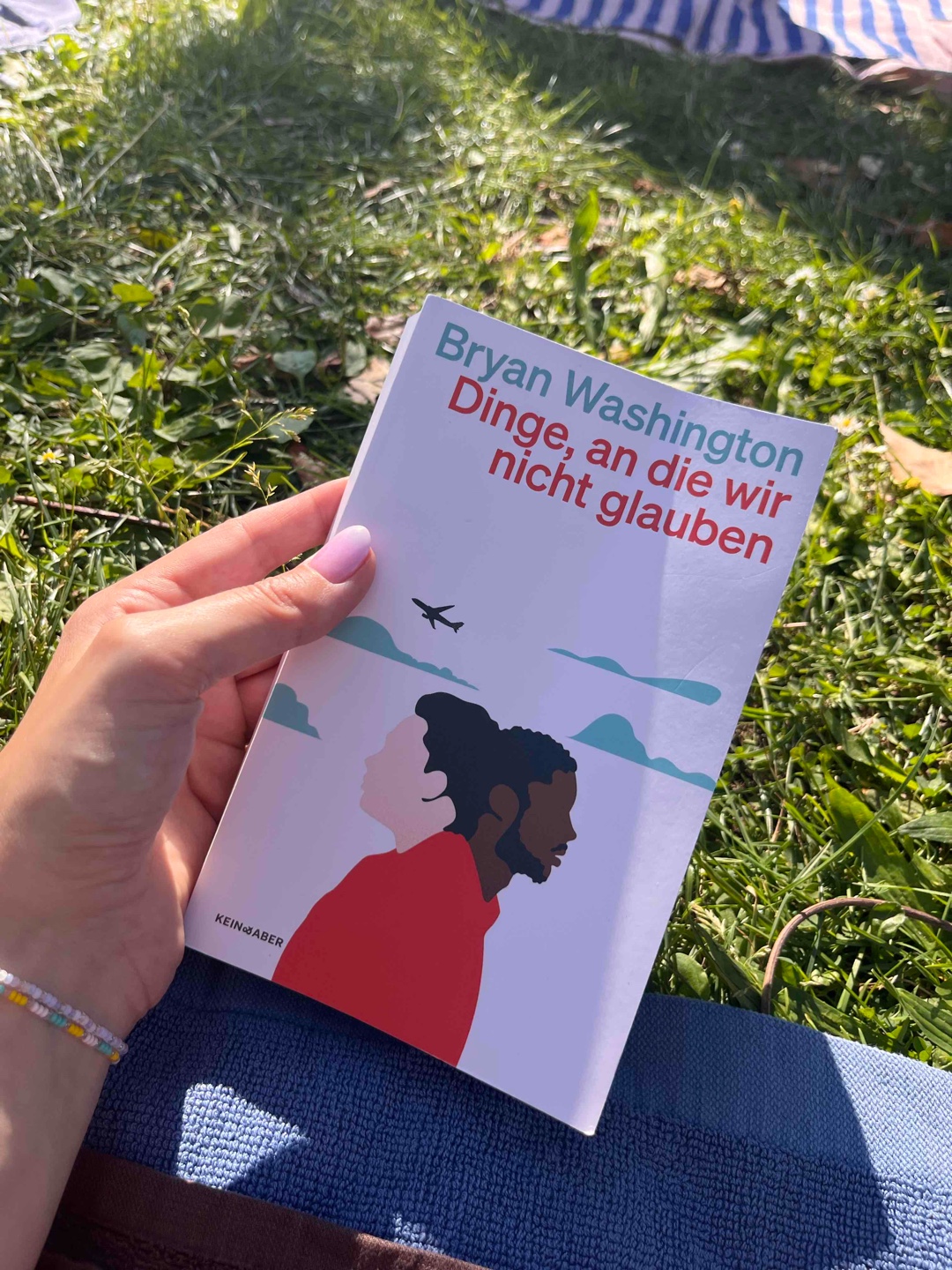 ch liebe Bücher, die in den USA spielen, ich liebe Bücher, die in Japan spielen - dieses Buch spielt in beiden Ländern. Berührende Zusammenführung einer Beziehungs- und einer Familiengeschichte, die kein bedrückendes Gefühl hinterlässt.