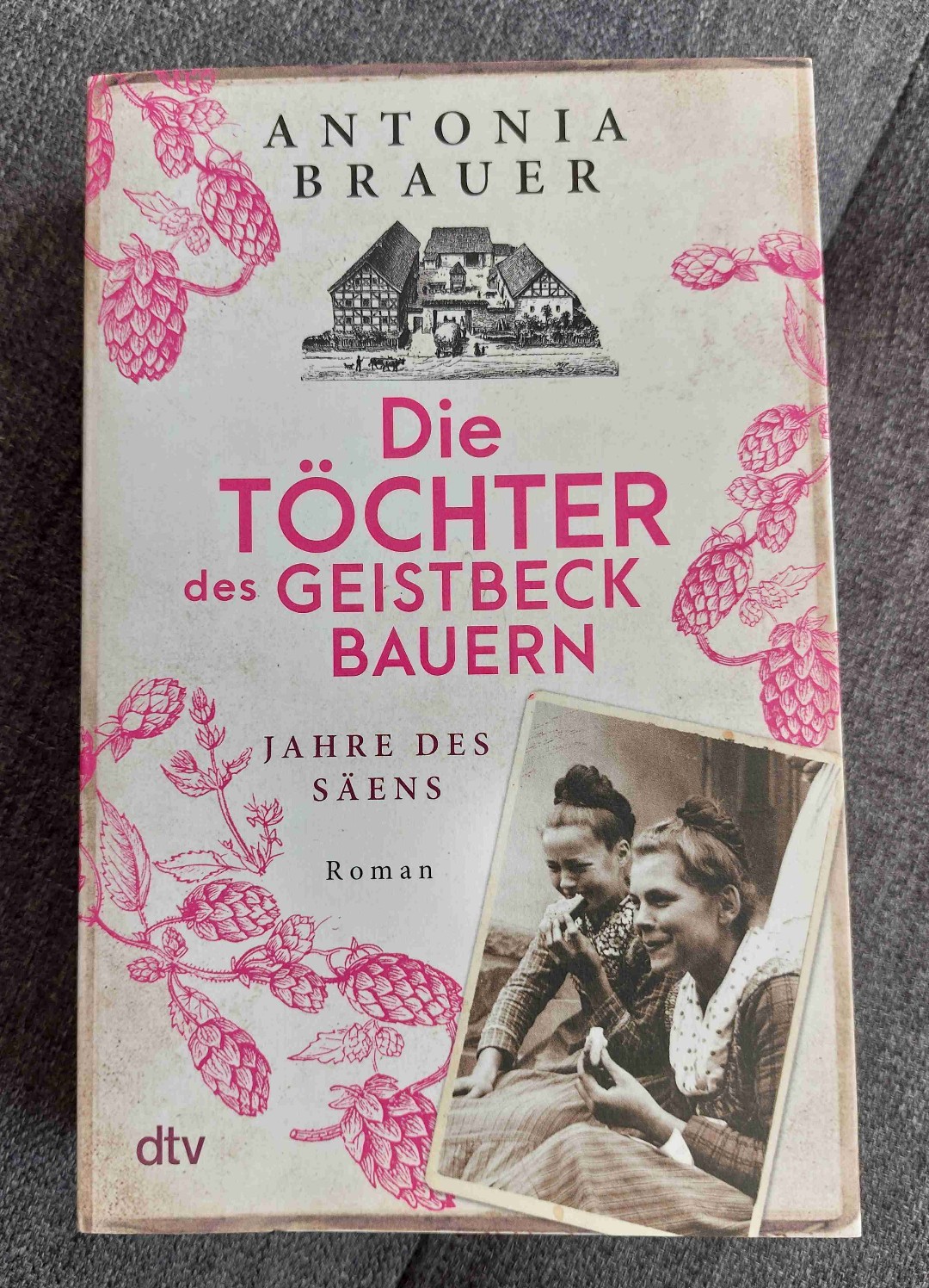 Sehr emotionaler 1. Teil der Dilogie. Ich konnte mich in die Charaktere hineinversetzen und fühlte mit ihnen mit.....bin sehr gespannt auf Teil 2 😊