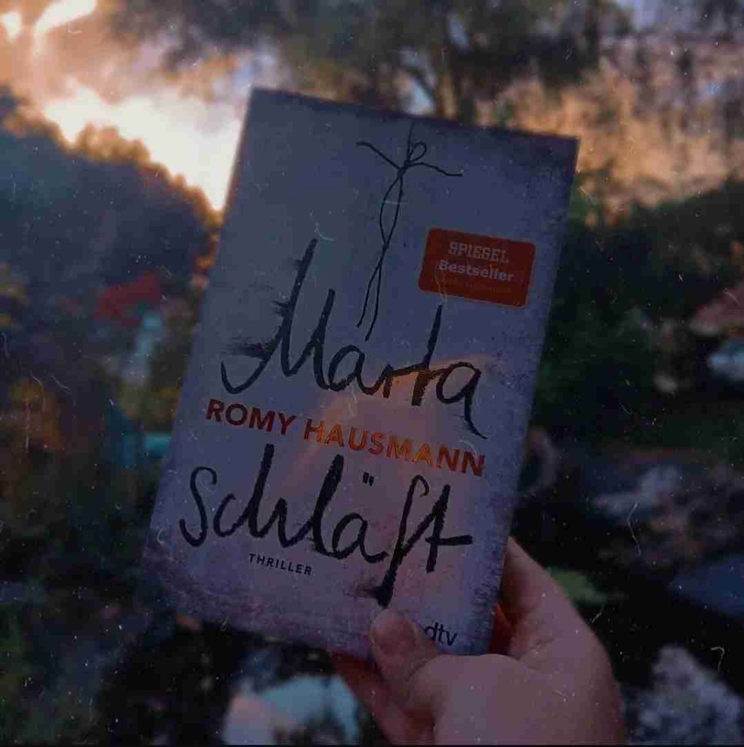 Tolles Buch und guter Schreibstil, das zweite Buch von dieser Autorin und ich fang an sie zu mögen.
