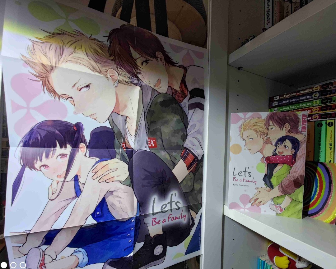 Wie fluffig und wholesome kann eine Story sein? Let's be a family: JA! ❤️
Kazuma und Chiaki stellen sich der Aufgabe, Ayu aufzuziehen und sie wachsen gemeinsam an den Pflichten und Problemen und die drei sind einfach so Zucker zusammen.
Ich freue mich sehr, dass wir in Deutschland auch die Vorgeschichte der beiden bekommen werden.