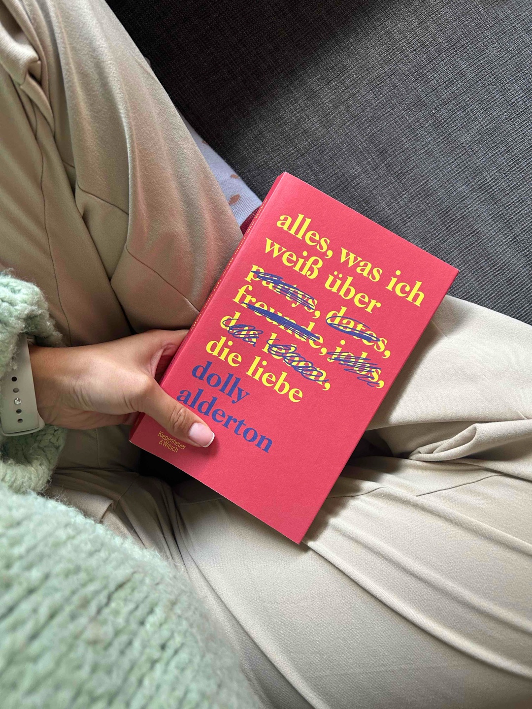 Bislang eher eine Aneinanderreihung von kurzen Storys aber wirklich unterhaltsam für zwischendurch 📖☀️
(Zurzeit circa bei 30% des Buches)