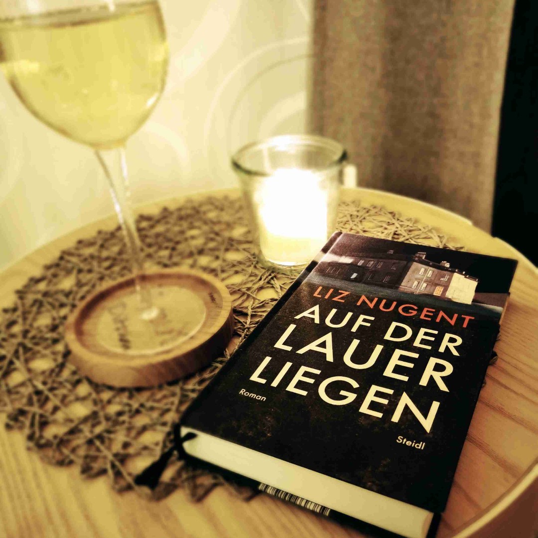 Stellenweise langatmig, dank zahlreicher Wiederholungen.