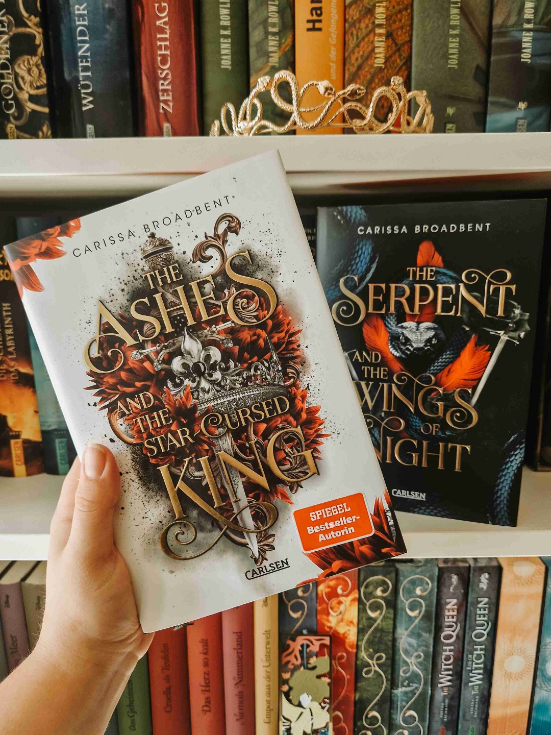 ⚔️🩸 | "Macht ist schmerzhaft. Sie erfordert Opferbeteitschaft. Du möchtest die Welt verändern, kleine Schlange? Dann klettere in dem Käfig, der dich gefangen hält, so hoch hinauf, dass dich niemand mehr einholen kann."