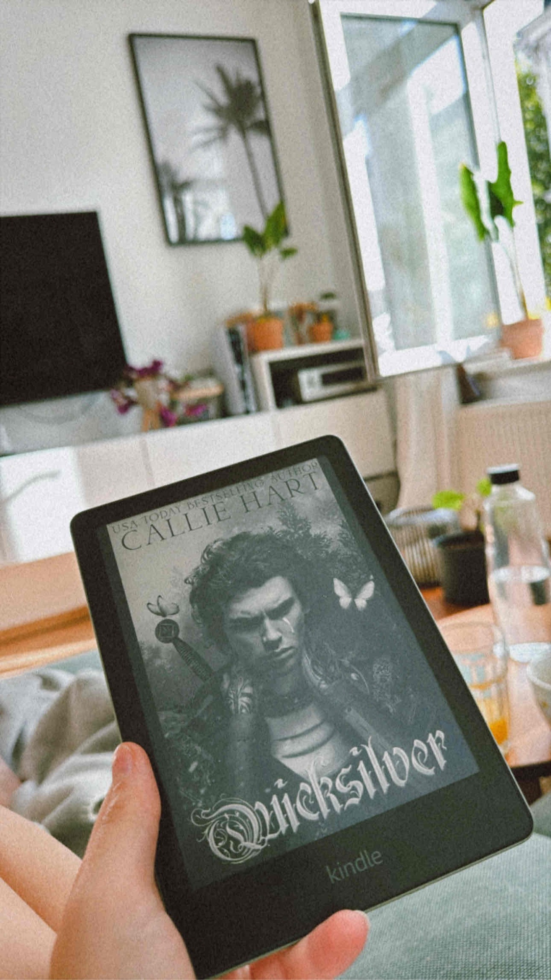 Überraschend gut! Eine Mischung aus Dune und Acotar. Habe dieses Buch verschlungen und freue mich auf Teil 2 😍