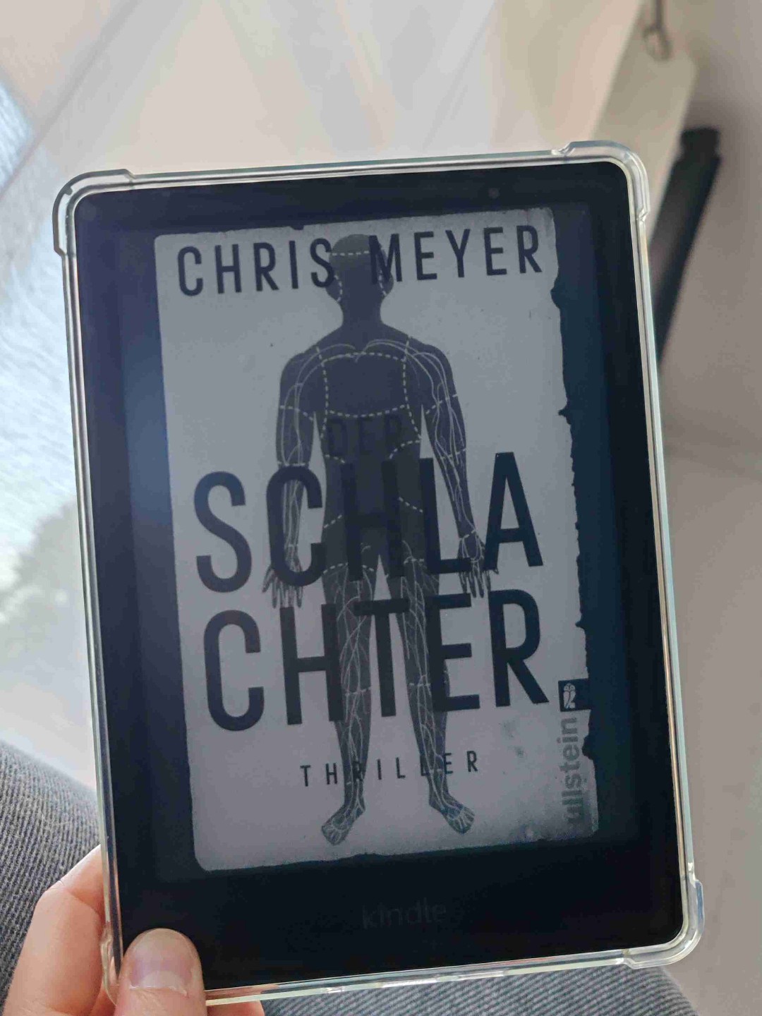 Klassisches Chris Meyer Buch! Detailliert, blutig, verschiedene Perspektiven, mit passenden Rückblicken in die Vergangenheit. Das Ende habe ich so nicht erwartet - wann kommt Band 5?
