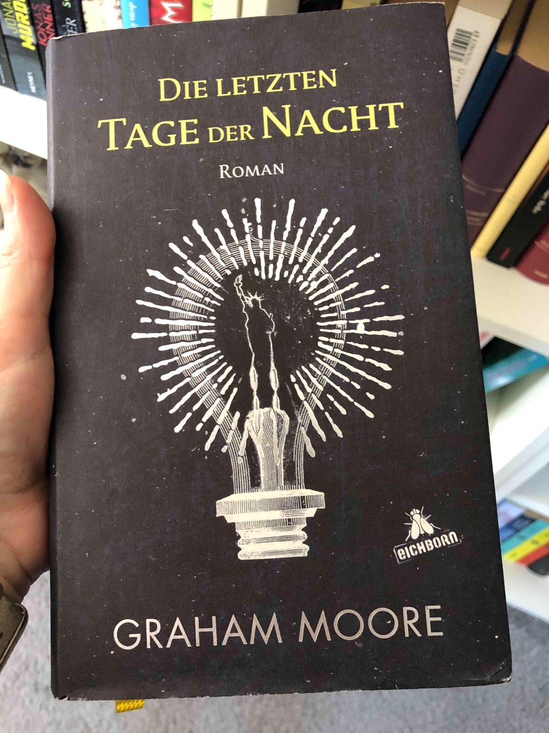Ein wahnsinnig tolles Buch, das zwar die Fakten etwas strafft, aber nichts von seiner Spannung verliert.