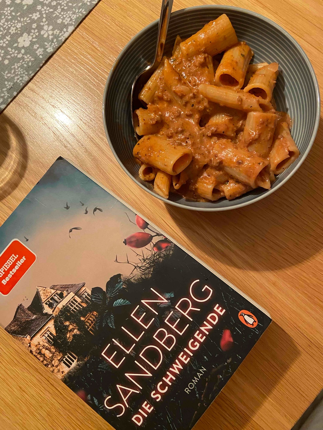 Das erste Buch seit langem, welches eine Vielzahl von Emotionen in mir hervorgerufen hat. Wow!