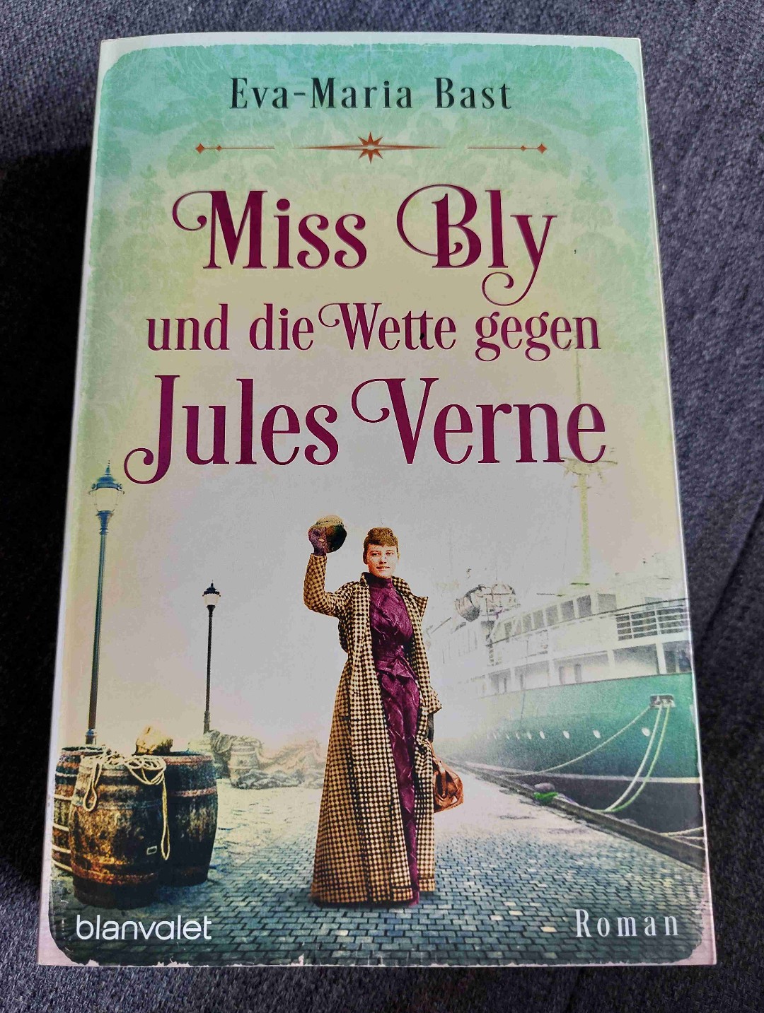 Eine ganz tolle Romanbiographie um Nellie Bly....ihre Lebensgeschichte mit vielen Emotionen und sehr bildlichen Umgebungsbeschreibungen....