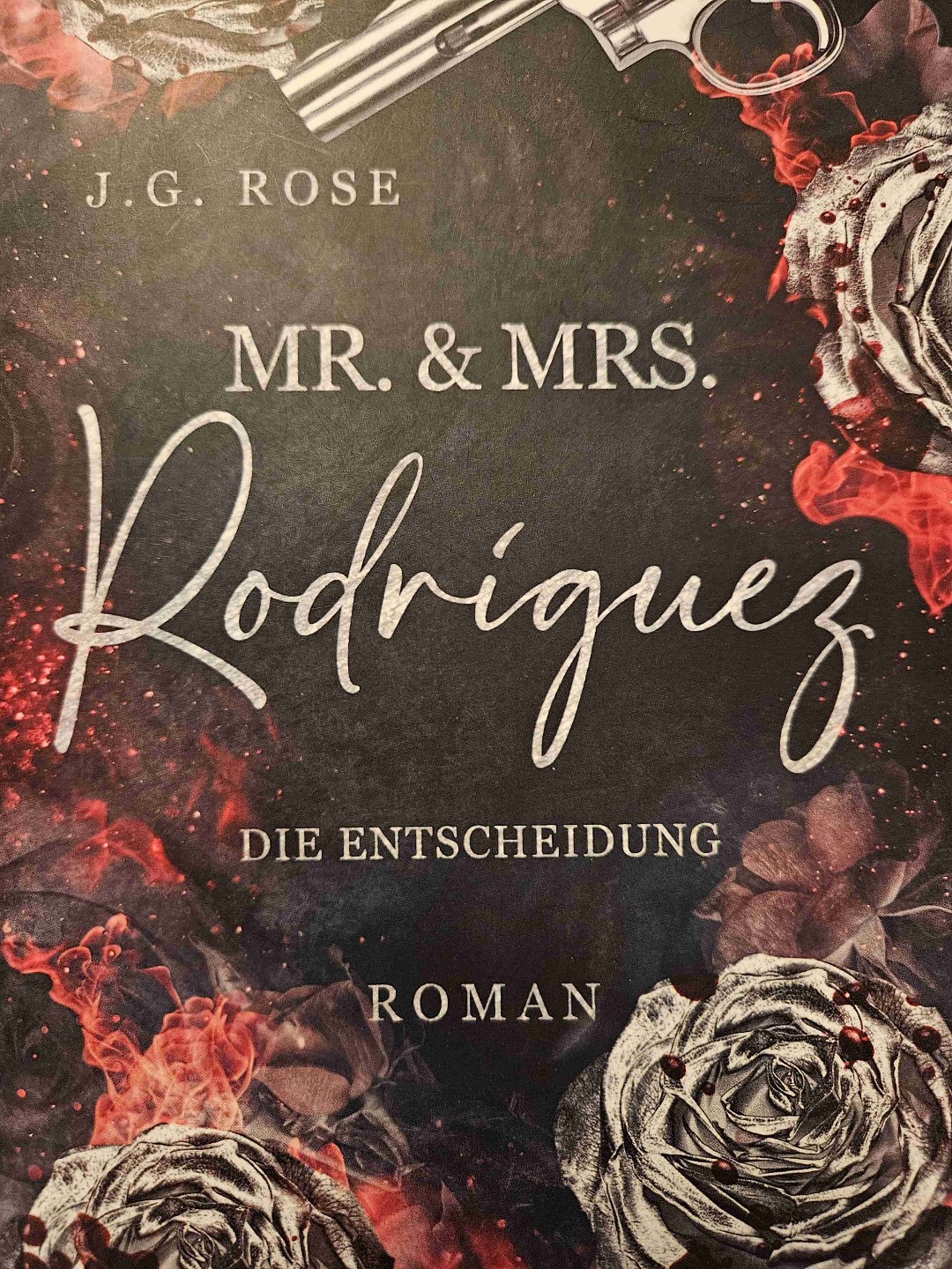 Ich kann nur sogen WOW!!! Mein absolutes Lieblingsbuch💋. Der erste war auch schon mega aber dieser hier Topt wirklich alles. Wenn einem was in Band 1 gefehlt hat wird er es hier definitiv finden!!