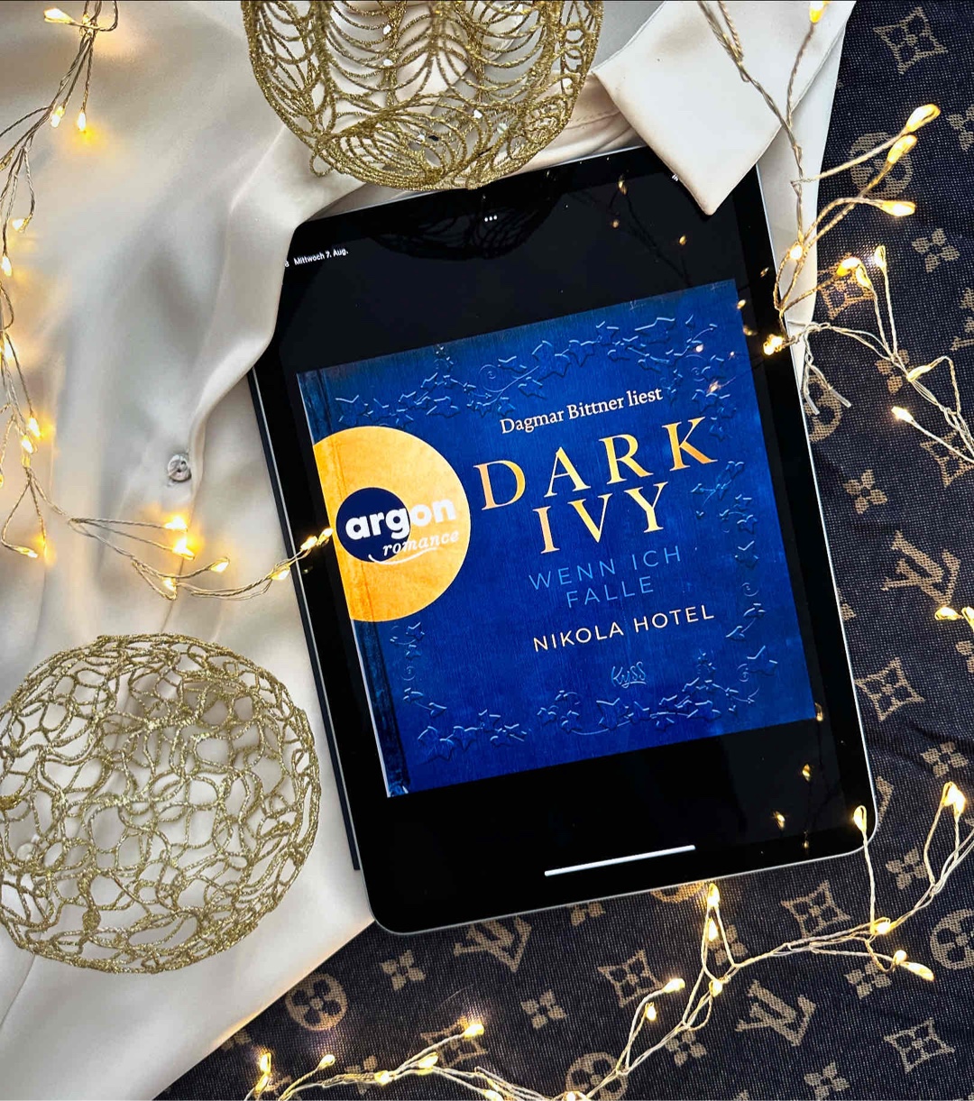 Ich bin enttäuscht. Der Hype und die großartigen Bücher der Autorin haben meine Erwartungen hoch gesetzt, aber Dark Ivy konnte nicht mithalten.