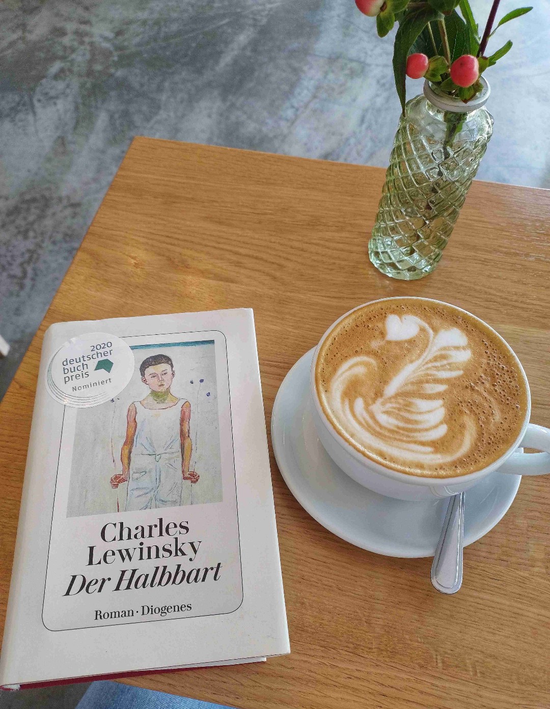 Ein richtig guter Schmöker!
Charles Lewinsky erschafft liebevolle Figuren, die man ins Herz schließt und schon fast traurig ist, wenn die Geschichte endet.
Für alle, die "Junge mit schwarzem Hahn" mochten.