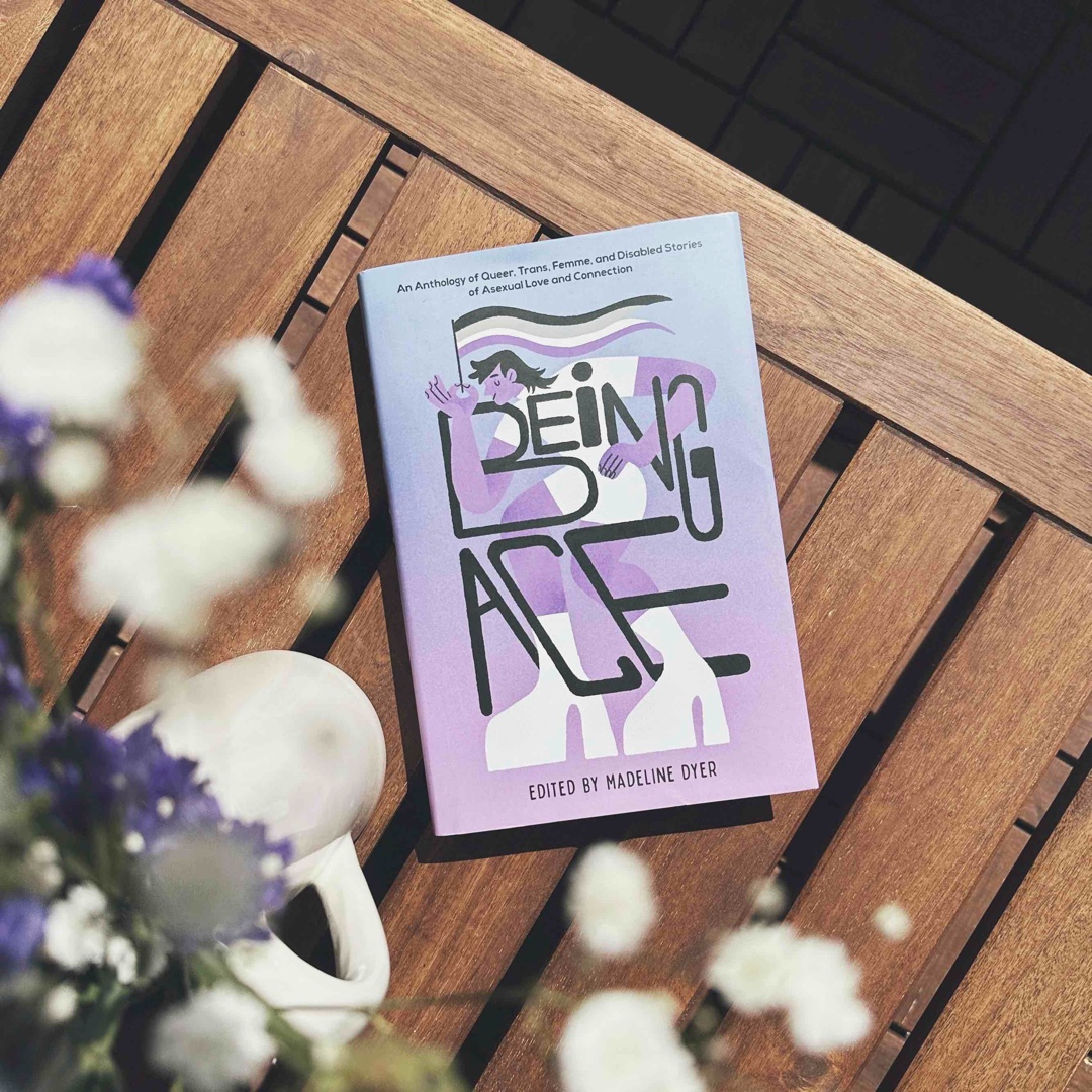 Eine schöne und unterhaltsame Sammlung von Kurzgeschichten, die sich mit dem Thema Asexualität und asexueller Liebe und Beziehungen auseinandersetzen.