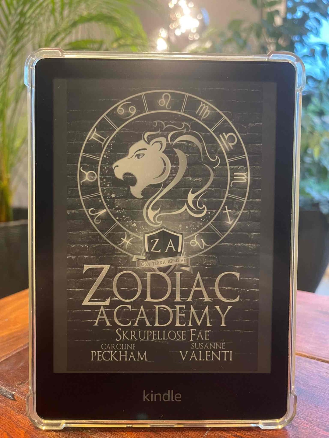 Noch besser als Band eins 🫶🏼
Es wird aus noch mehr Perspektiven erzählt, weswegen ich garnicht mehr aufhören konnte zu lesen.
Jetzt muss ich mich sehr zusammenreißen nicht alle Teile hintereinander weg zu suchten 😁