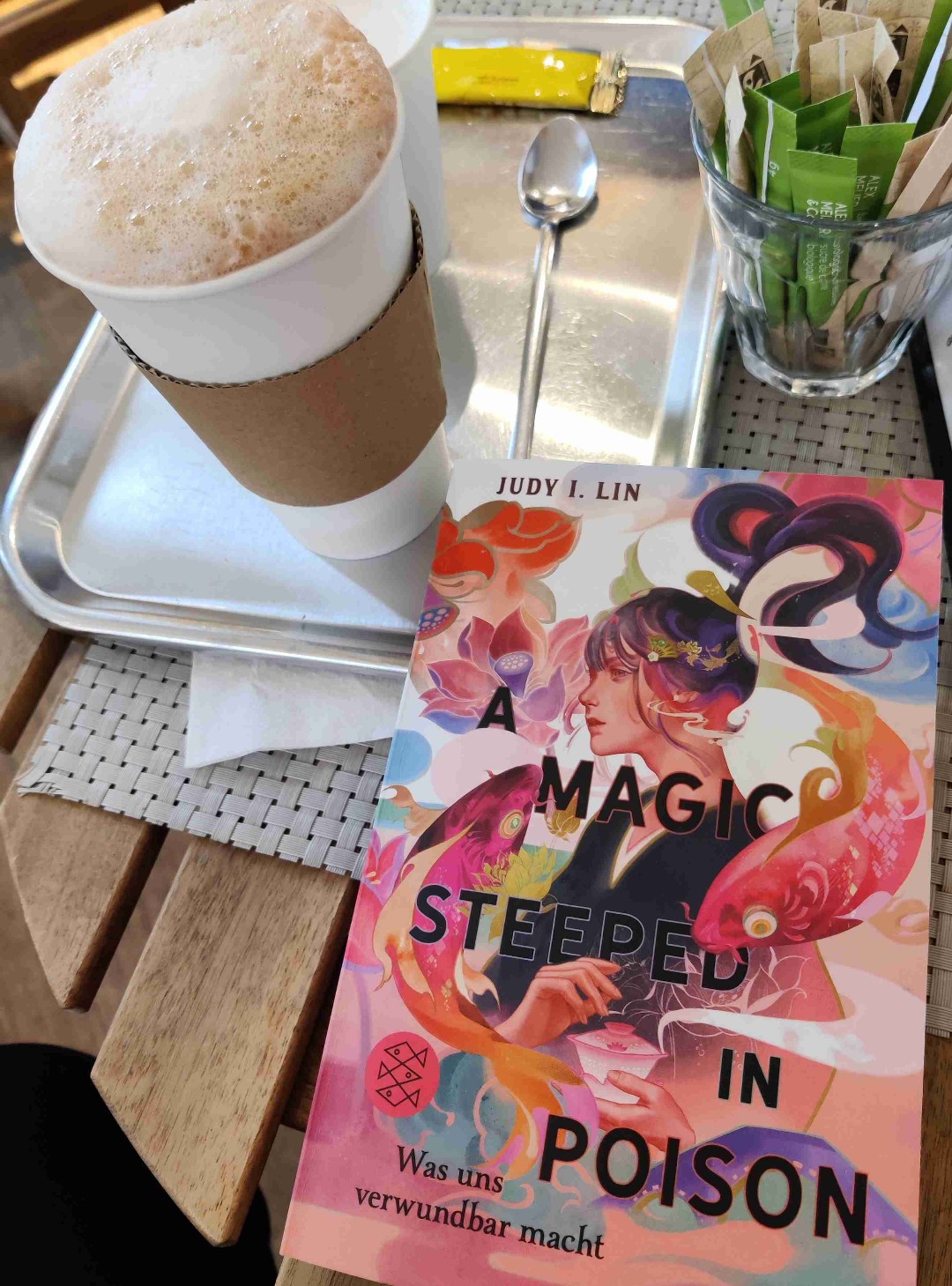 Fantasievoll, Intrigen, tödlich und dazu eine Tasse Tee.
