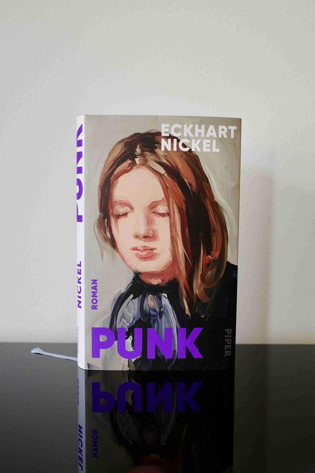 Betrachtet man das große Ganze ist „PUNK“ eine schöne Hommage an die Musik und letztlich an das Menschsein selbst, die aber meines Erachtens noch eine Schippe mehr Punk hätte vertragen können.