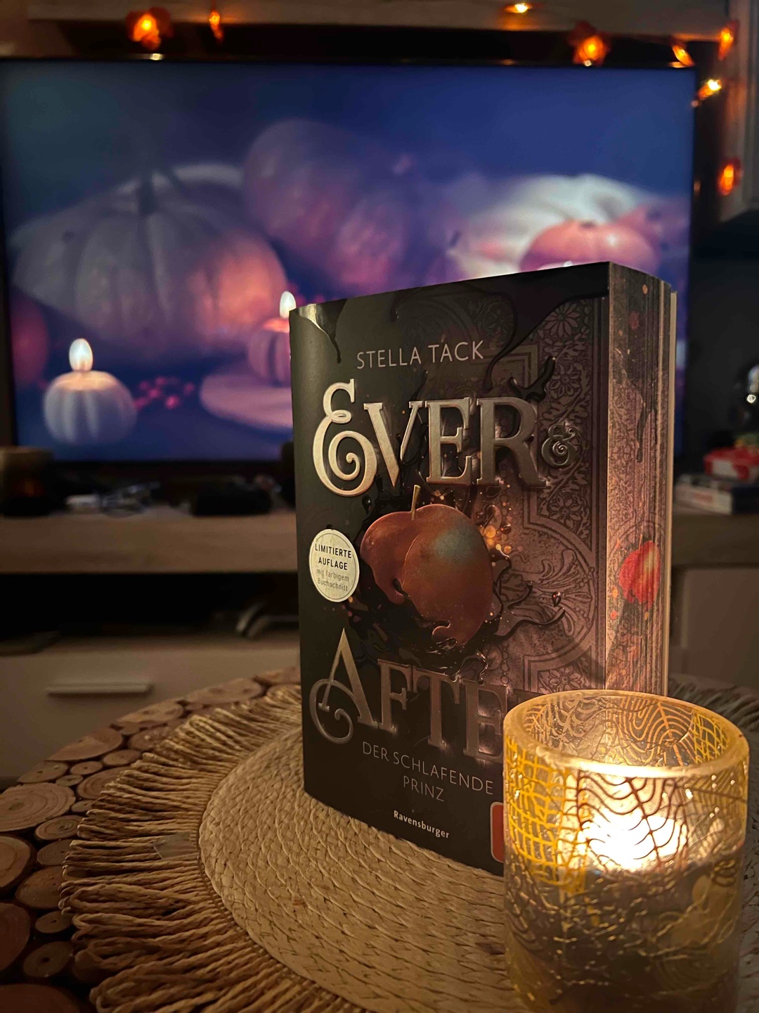 Einfach Wow. Hab schon lange nicht mehr ein Buch so schwer aus der Hand legen können wie dieses. Die Verbindung bekannter Märchen mit der heutigen Zeit und daraus dann einen spannenden Fantasyroman zu machen ist einfach genial und zu 100% gelungen.