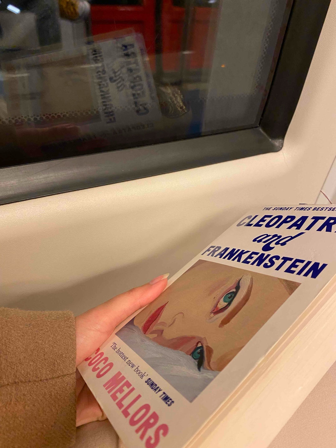 Meine Begeisterung ist leider genauso abgekühlt wie die Liebe zwischen Cleo und Frank… startet gut, danach konnte ich mich von Seite zu Seite weniger einfühlen 💔 I wish ich hätte mehr Freude beim Lesen gehabt.