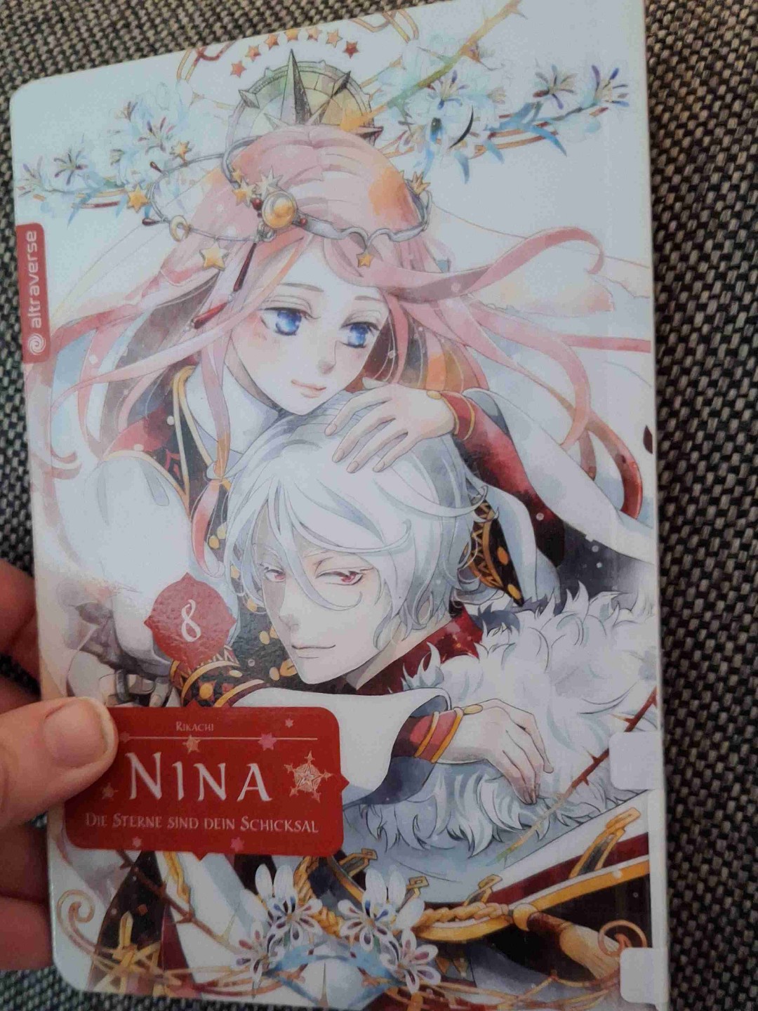Azur eilt zu Ninas Rettung die beiden Haben nahe Momente er gesteht ihr seine Gefühle.
Als Sato kommt wendet sich alles, er dreht durch will Nina töten und ich finde ninas Entscheidung am Ende.. fragwürdig