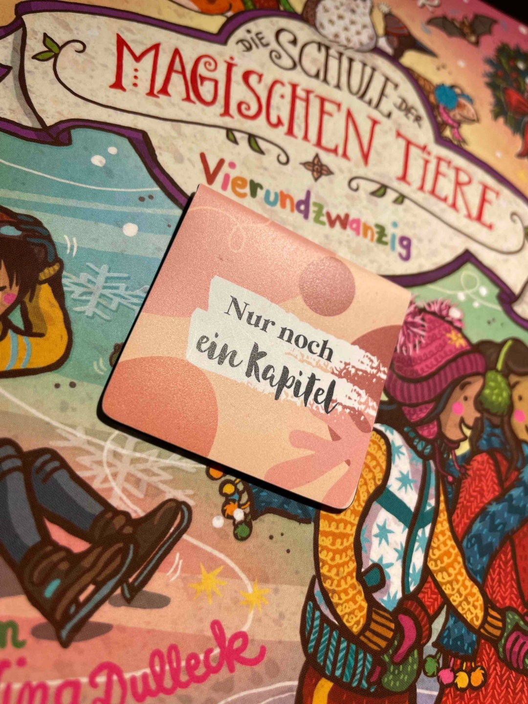Die Schule der magischen Tiere-𝒟𝒾ℯ 𝒲ℯ𝒾𝒽𝓃𝒶𝒸𝒽𝓉𝓈𝓊̈𝒷ℯ𝓇𝓇𝒶𝓈𝒸𝒽𝓊𝓃𝑔