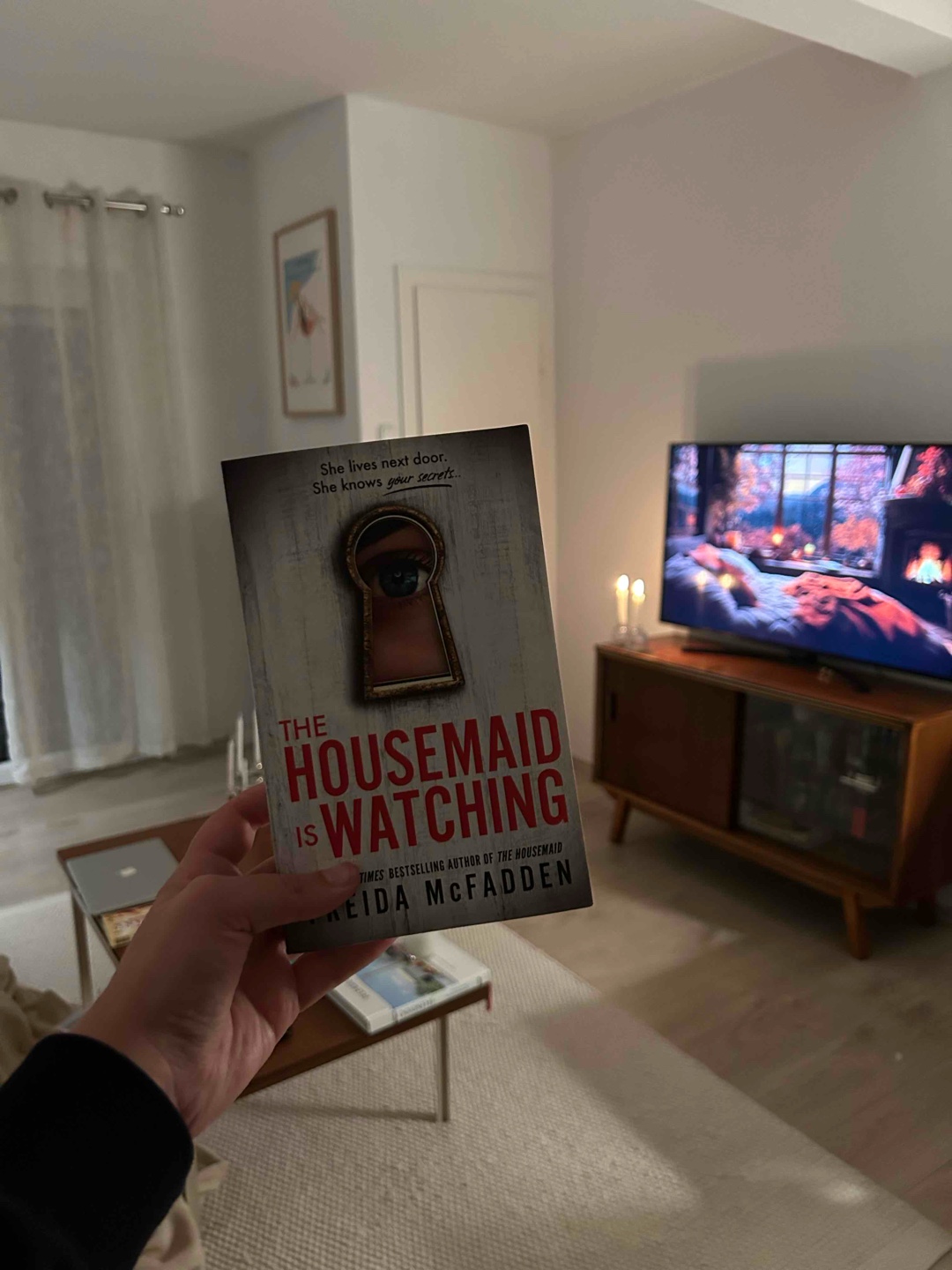Das war wirklich kein Meisterwerk. Bereits die ersten beiden Bände waren nicht meine Lieblingsthriller aller Zeiten, aber das hier war echt leider schwach. Die Story wirkt wenig authentisch, ständig wird irgend ein neues Thema begonnen, was dann kurz darauf aufgelöst wird und ich habe mich die ganze Zeit gefragt, wann es denn endlich richtig los geht. Spoiler alert: auf den letzten 80 Seiten. Das war’s dann aber auch schon.