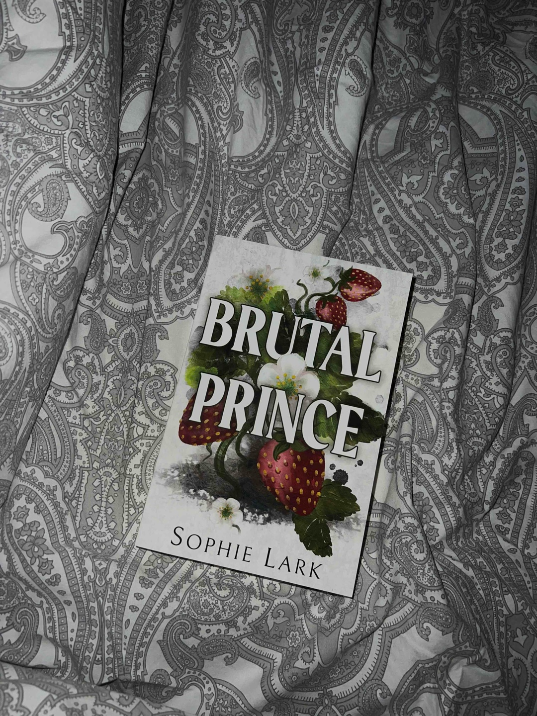 We'll see how the next books are…🍓✨