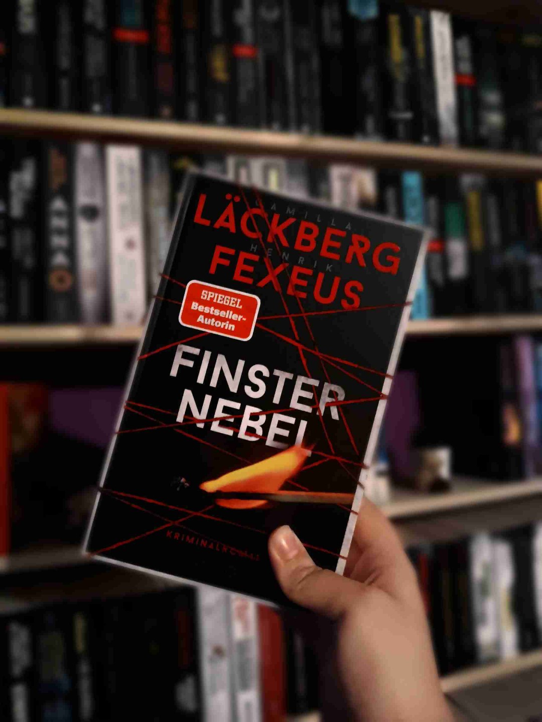 Das ist mein zweites Buch von diesen Autoren , es war nicht schlecht, ist spannend zu lesen , aber das andere Buch (Nacht Wasser) fand ich noch besser , von meinem Geschmack her.📖