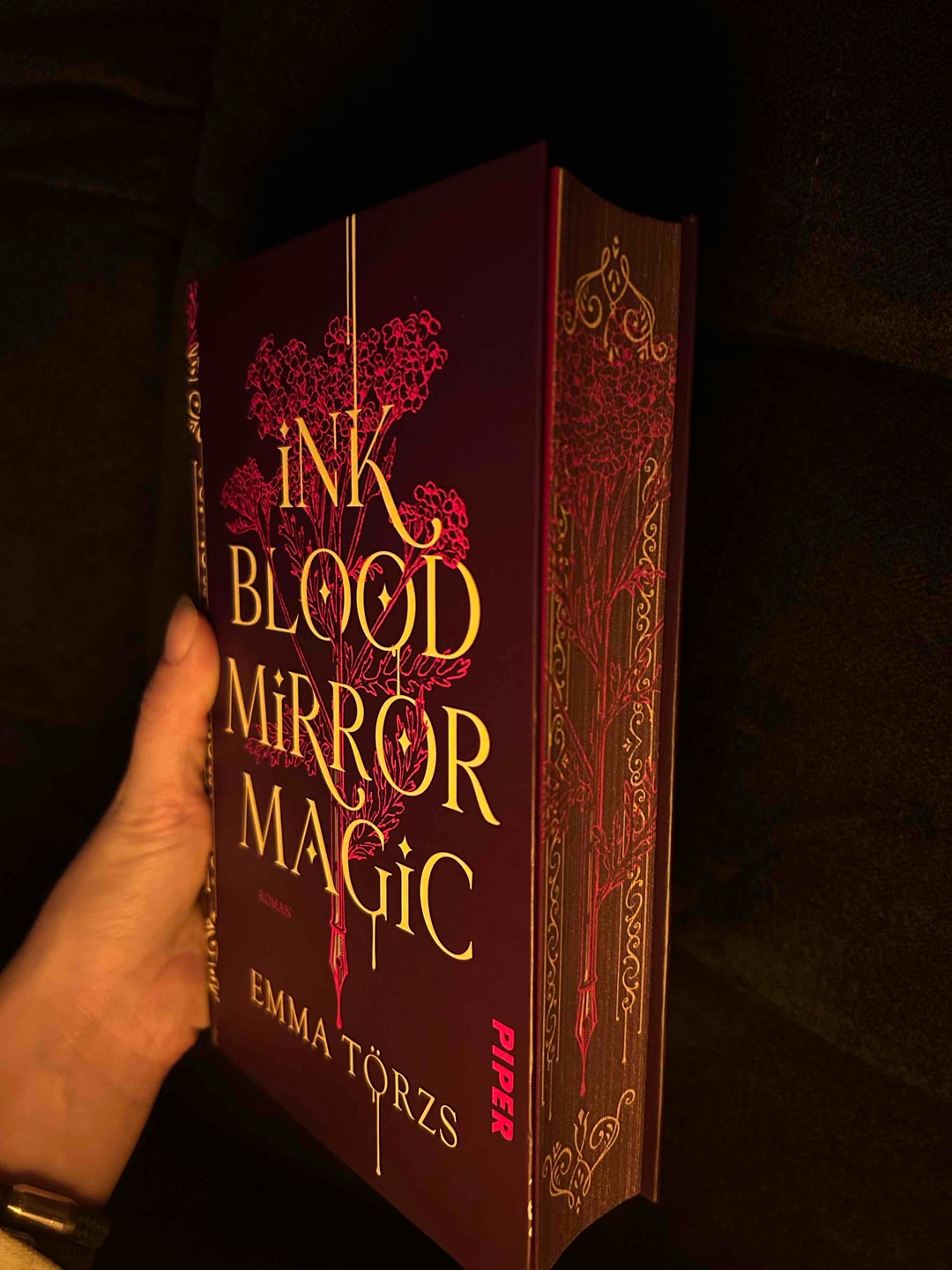 Ein Jahres Highlight 🤩 Dieses Buch ist nicht nur von außen Magisch und geheimnisvoll…