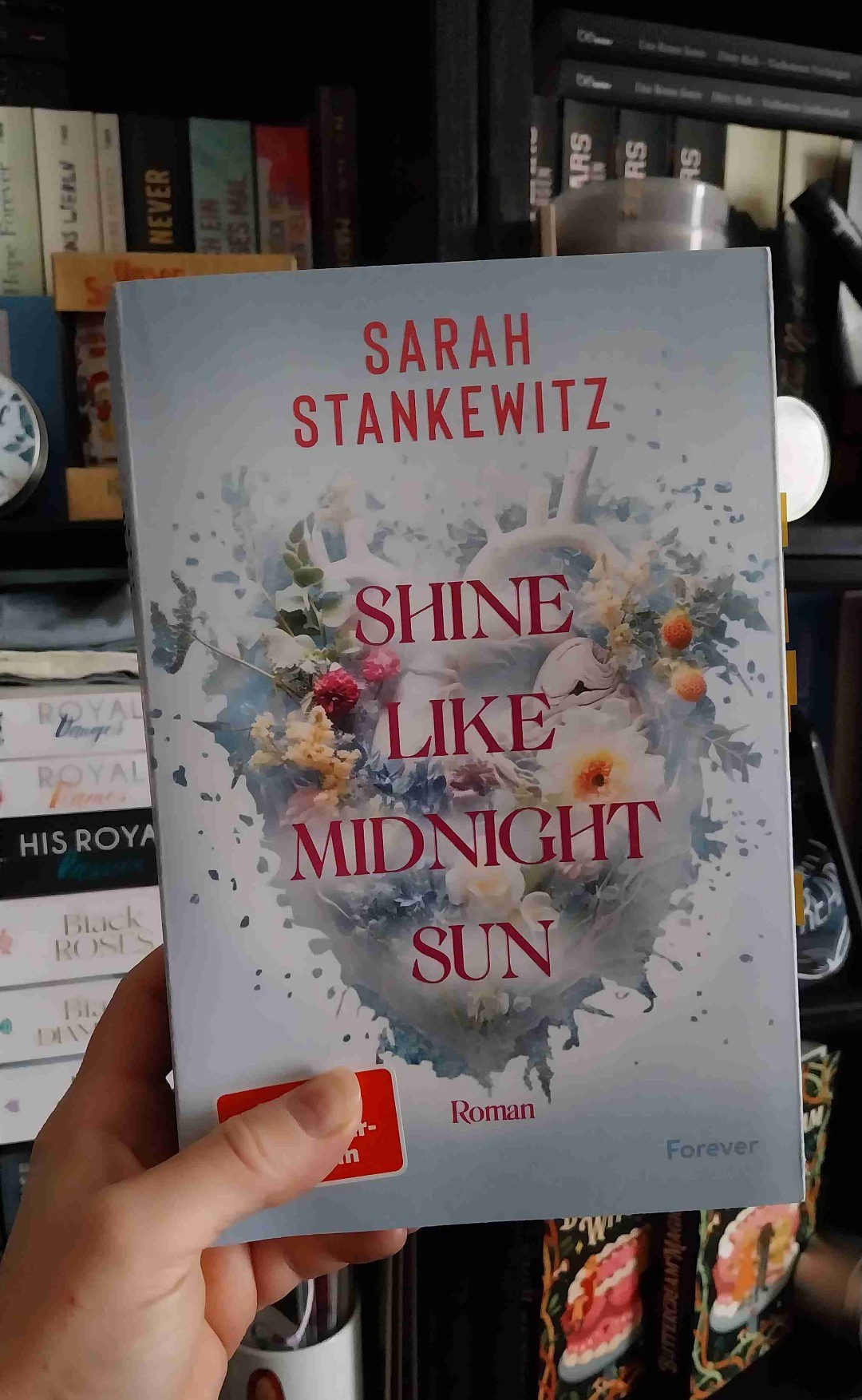 Sarah, was machst du mit unserem Herzen? 💔 Ich habe fast das ganze Buch über geweint 😢 Ich hatte beim Lesen so einige Gefühlsausbrüche... Traurigkeit, Weinen und ich habe gelacht. Die Strong Hearts Reihe hat mein Herz erobert ❤️