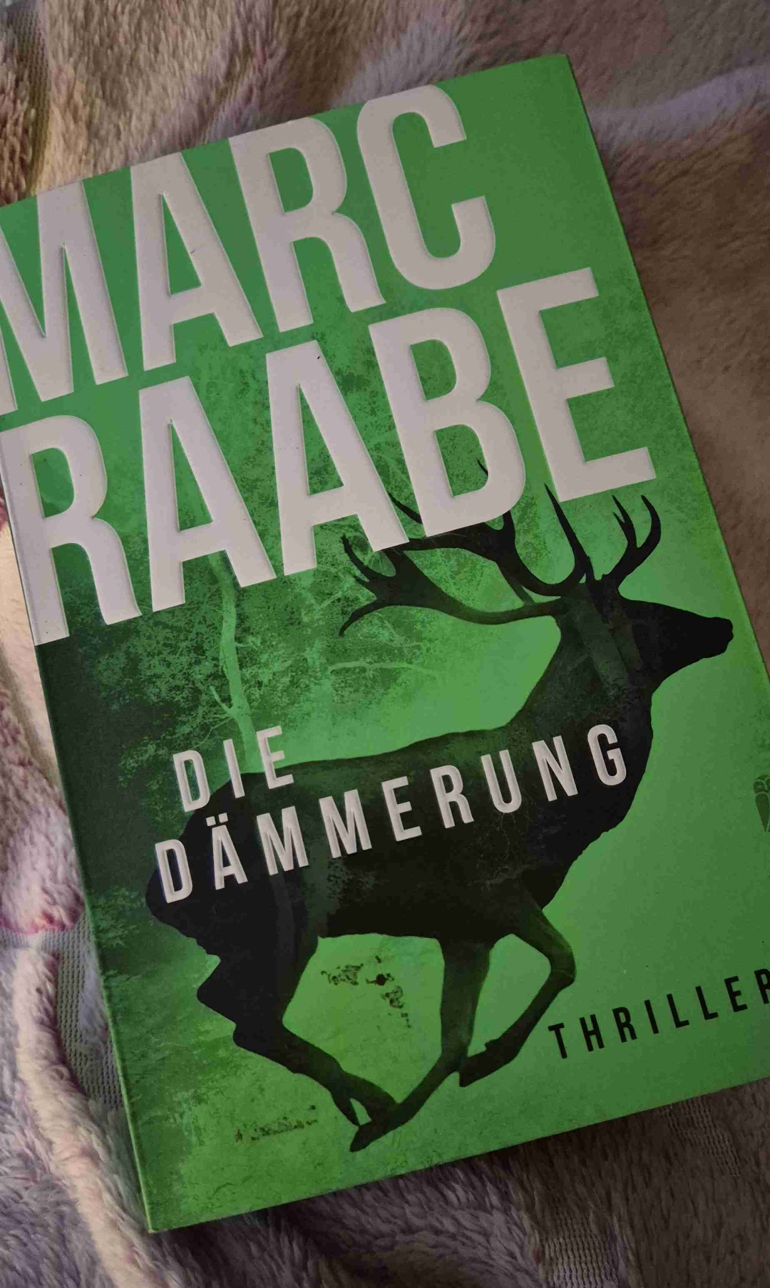 Besser noch als Band 1
Das muss man gelesen haben👍🏻