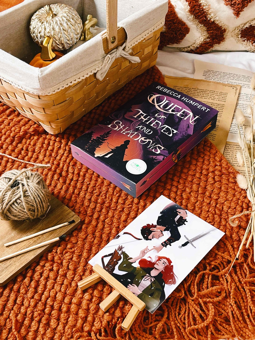Mir hat die Story von Anfang bis Ende so irre gut gefallen. Ich mochte das Setting in Ironfall total gerne. Die Plot Twists gerade zum Ende hin haben mich umgehauen und ich hab’s einfach alles sehr geliebt.