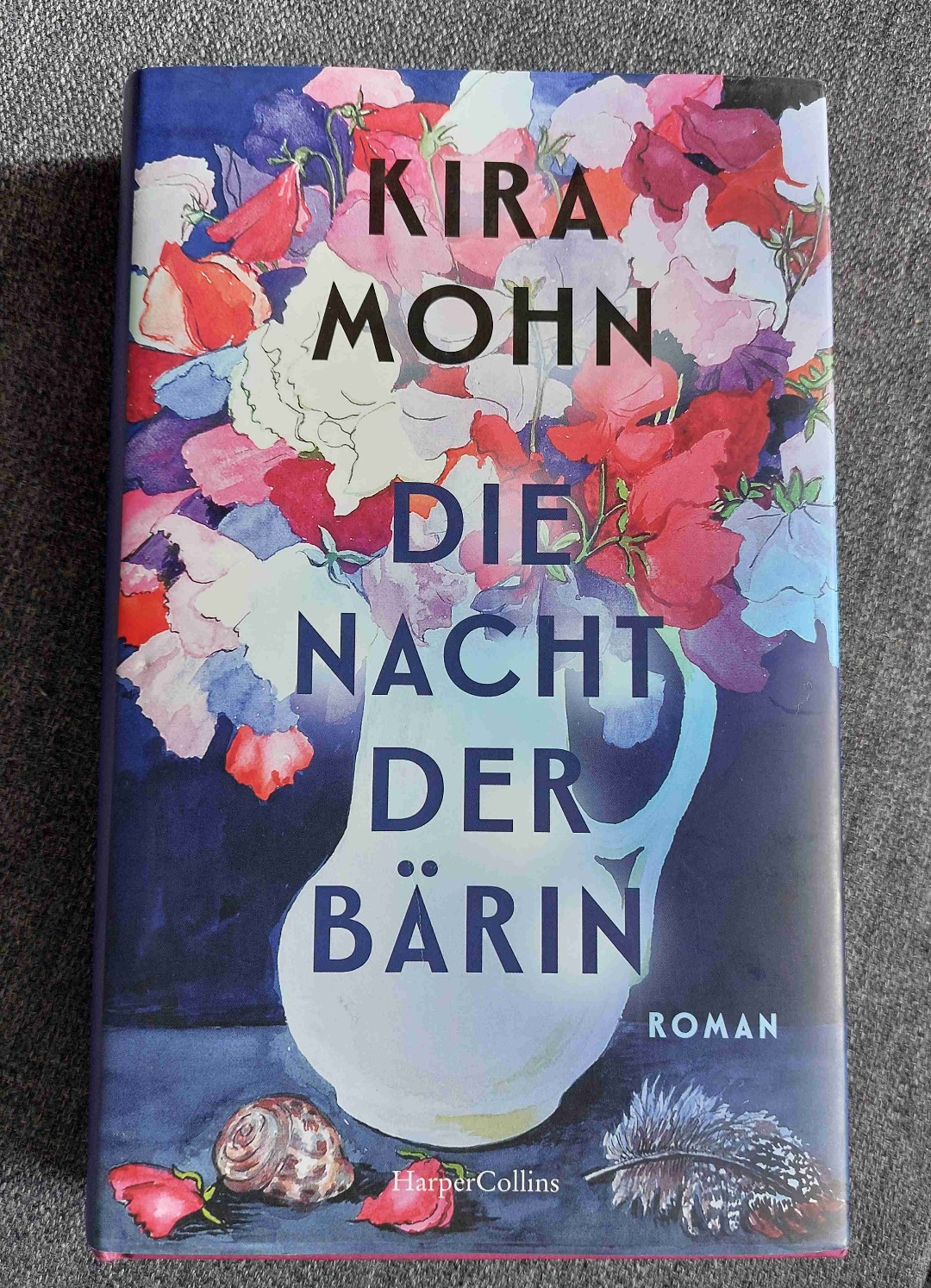 Eine packende und bildgewaltige Familiengeschichte, die noch lange in meinem Gedächtnis bleiben wird. Kein einfaches Buch, das meiner Meinung nach einen kleinen Vermerk im Buch haben könnte....