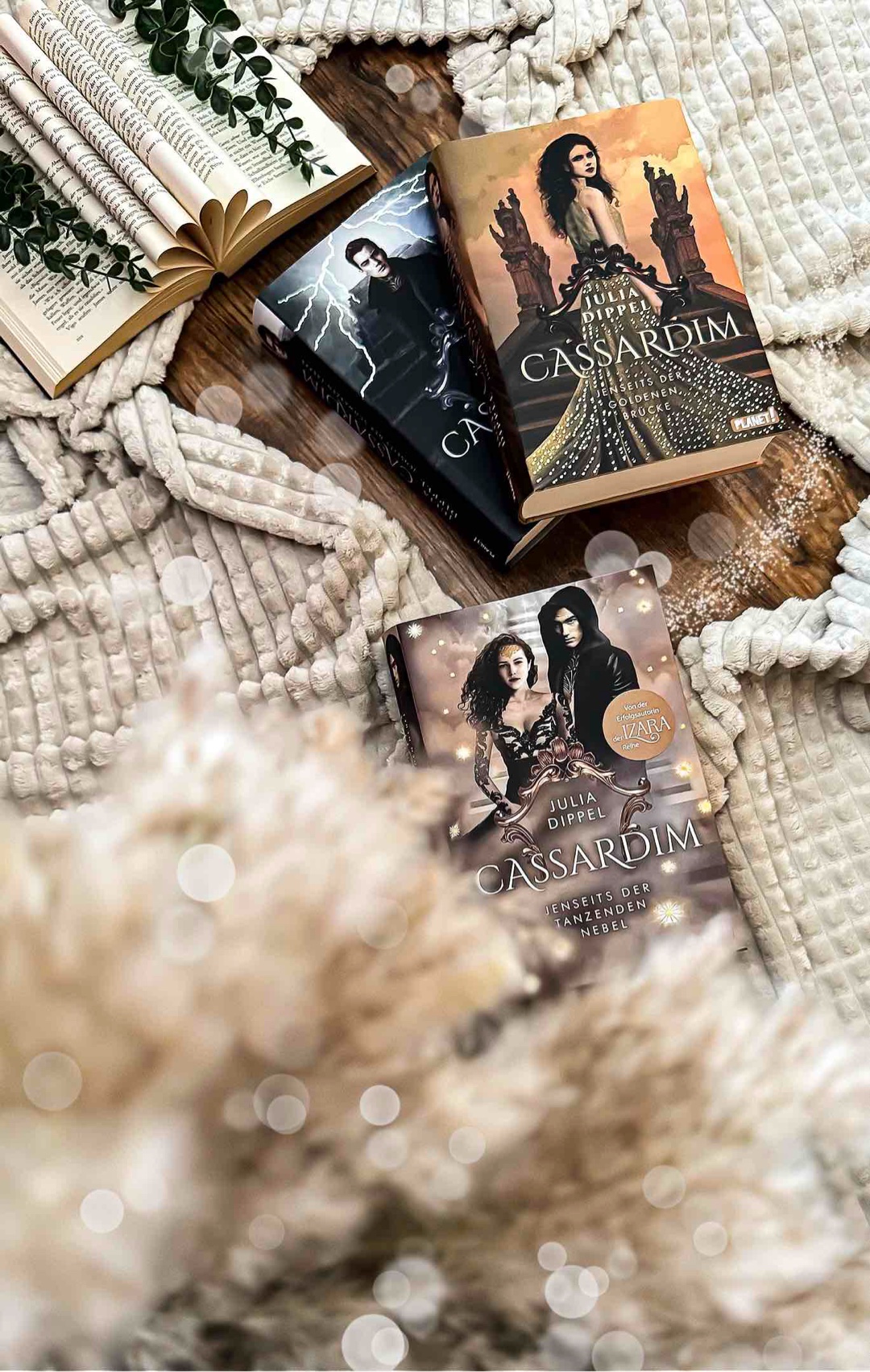 „𝓐𝓾𝓯 𝓭𝓲𝓮 𝓢𝓬𝓱𝓪𝓽𝓽𝓮𝓷 𝓰𝓮𝓴𝓻ö𝓷𝓽 𝓿𝓸𝓷 𝓛𝓲𝓬𝓱𝓽. [...] 
𝓐𝓾𝓯 𝓭𝓪𝓼 𝓛𝓲𝓬𝓱𝓽 𝓰𝓮𝓽𝓻𝓪𝓰𝓮𝓷 𝓿𝓸𝓷 𝓭𝓮𝓷 𝓢𝓬𝓱𝓪𝓽𝓽𝓮𝓷.“ ✨