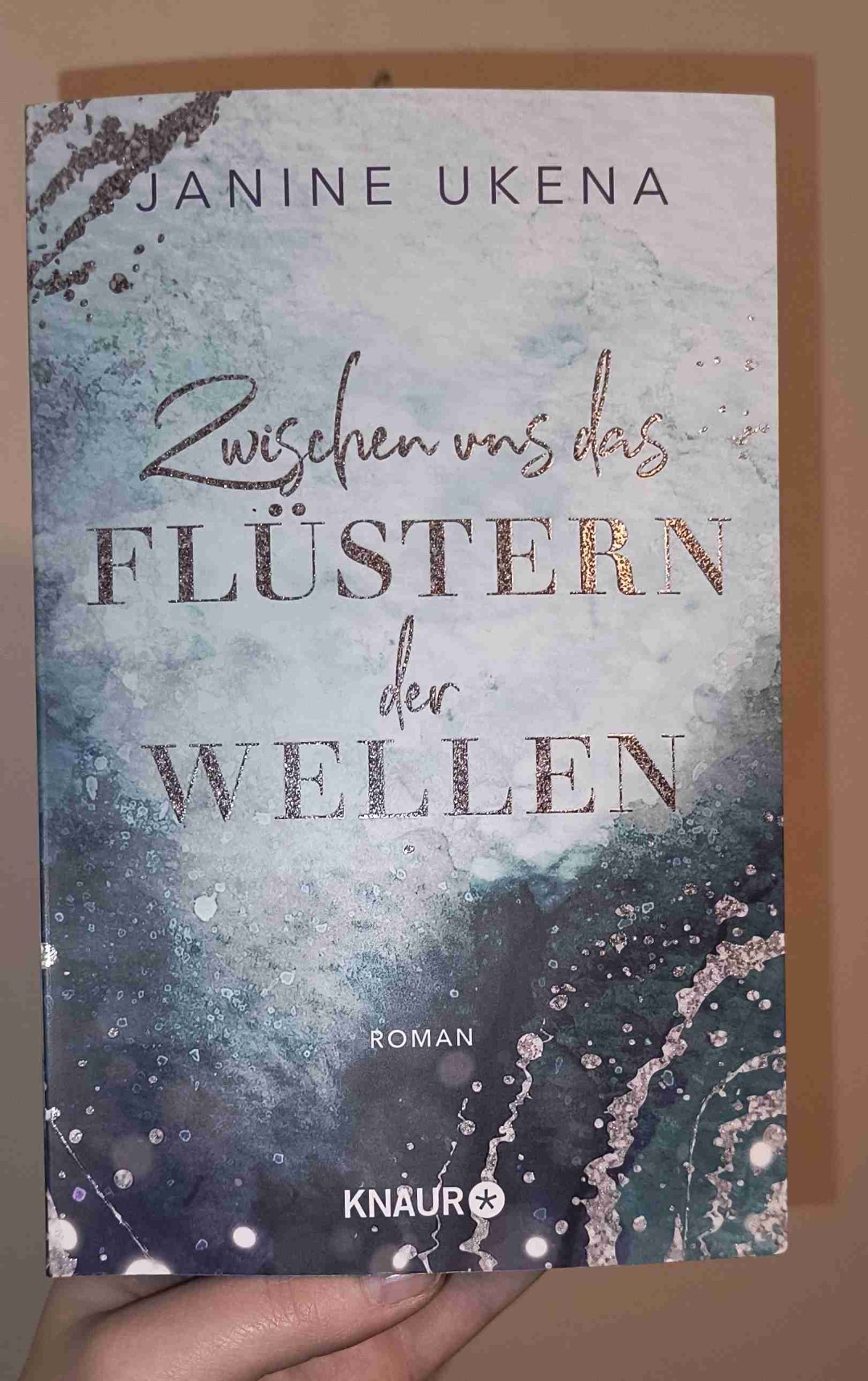 Die Wellen flüstern von Liebe, Hoffnung und einer düsteren Wahrheit …