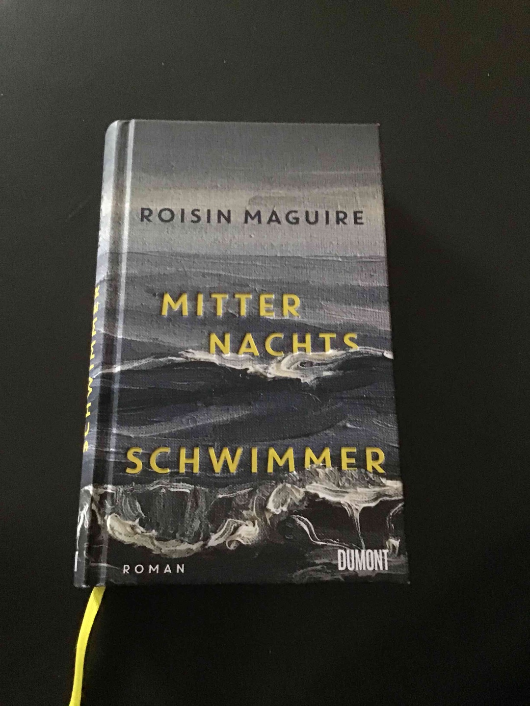 Ein wunderbares Buch, in dessen Mittelpunkt ein tauber Junge, dessen Vater und eine schrullige ältere Frau stehen. Alle drei benötigen innere Heilung. Das Setting in einem kleinen Dorf in Irland und die rauhen aber zutiefst liebenswerten Charaktere haben mich sofort in das Buch hineingezogen . Der Schluss hat mich leider nicht überzeugt, trotzdem klare Leseempfehlung!