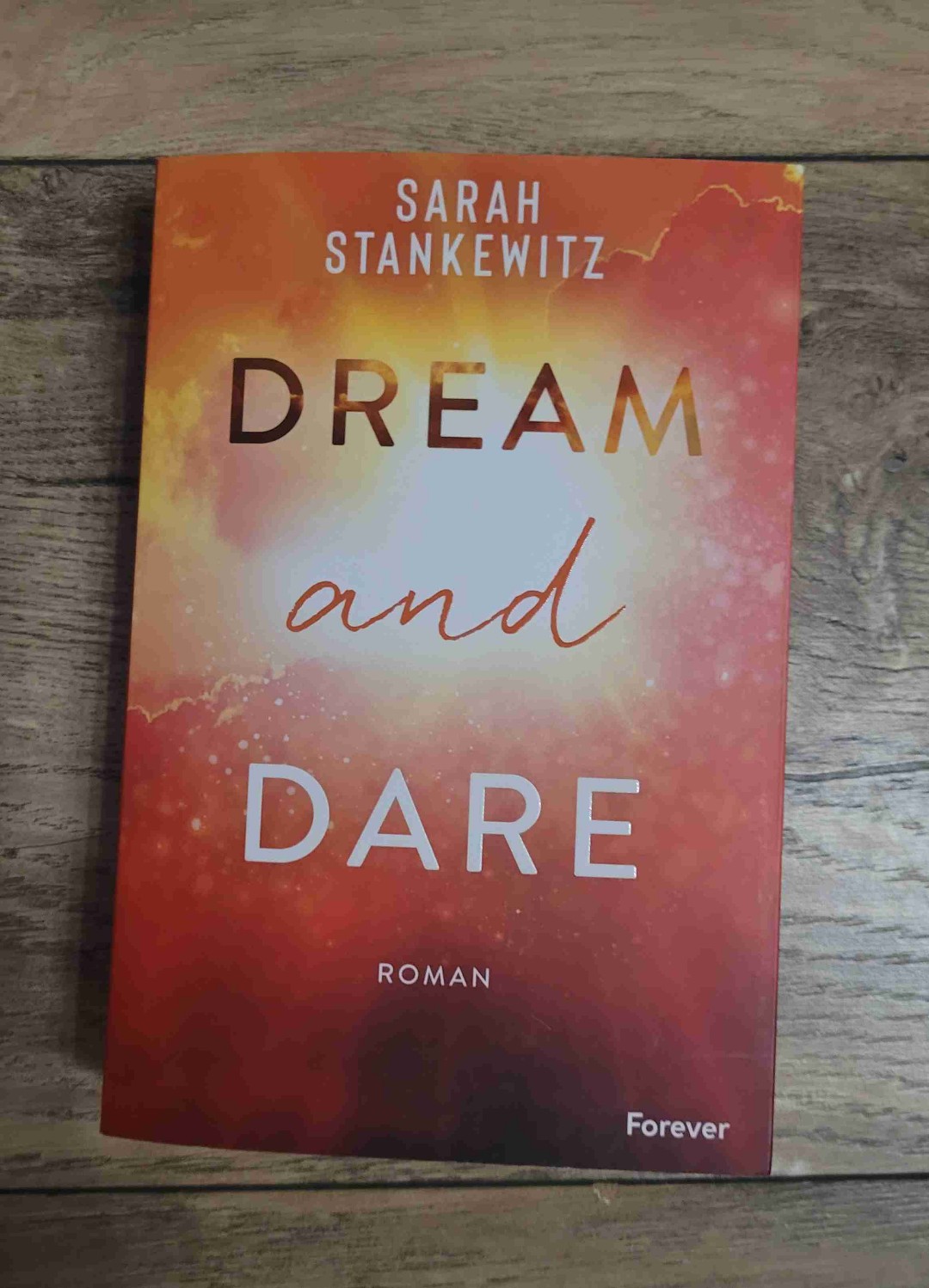 Eine sehr schöne Geschichte mit etwas Drama und einen roten Faden der durch die ganze Geschichte zieht. Für mich interessant von Anfang bis Ende.
