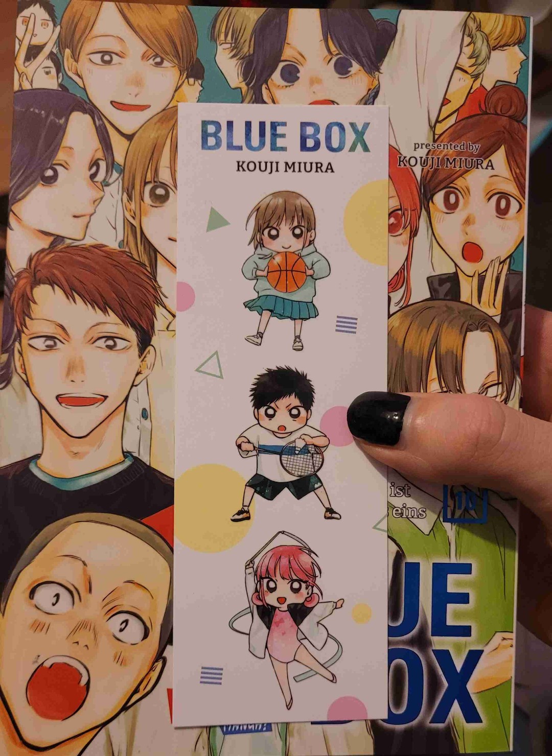 Wieder mal ein Highlight für mich. Wir kriegen mehr zu Chinatsu's Vergangenheit zu sehen und lernen Yumeka kennen.
Yumeka hat mich anfangs an Tsukishima von Haikyuu erinnert bekommt aber durch die Flashbacks noch ihren eigenen Twist.
Freue mich schon auf den nächsten Band.