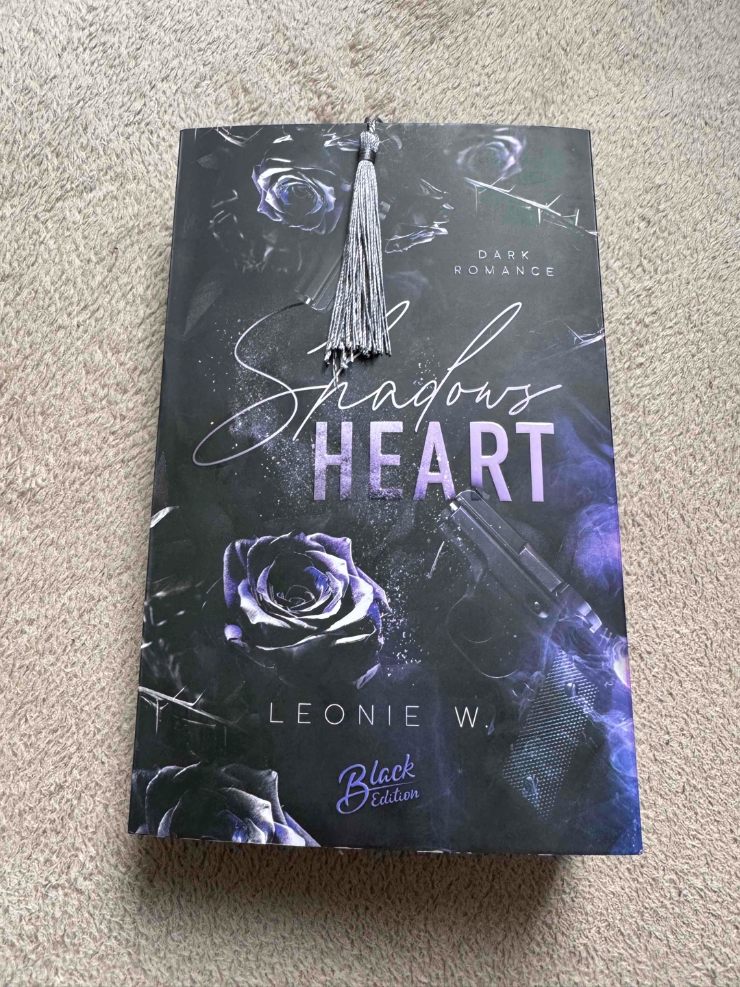 „Shadows Heart“ von Leonie W. 👮🚔🚨🚓 (Band 1.) 📚🌹🥰🫶🌹