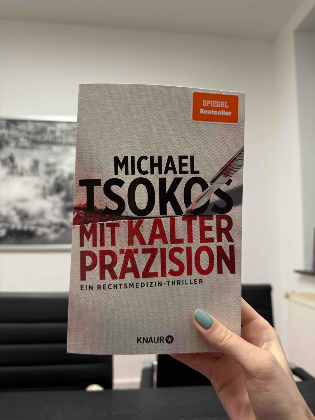 Detailreicher Rechtsmedizin-Thriller