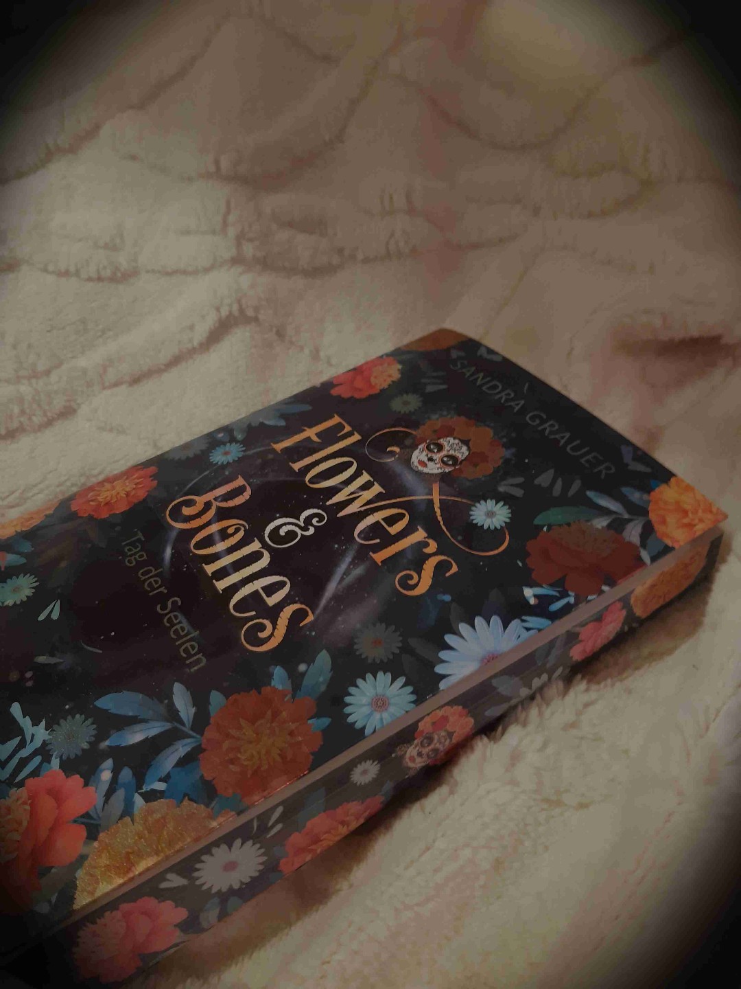 Am Tag der Toten erwacht die Magie zum Leben 🖤🏵️💀 düstere und spannende Romantasy von Sandra Grauer