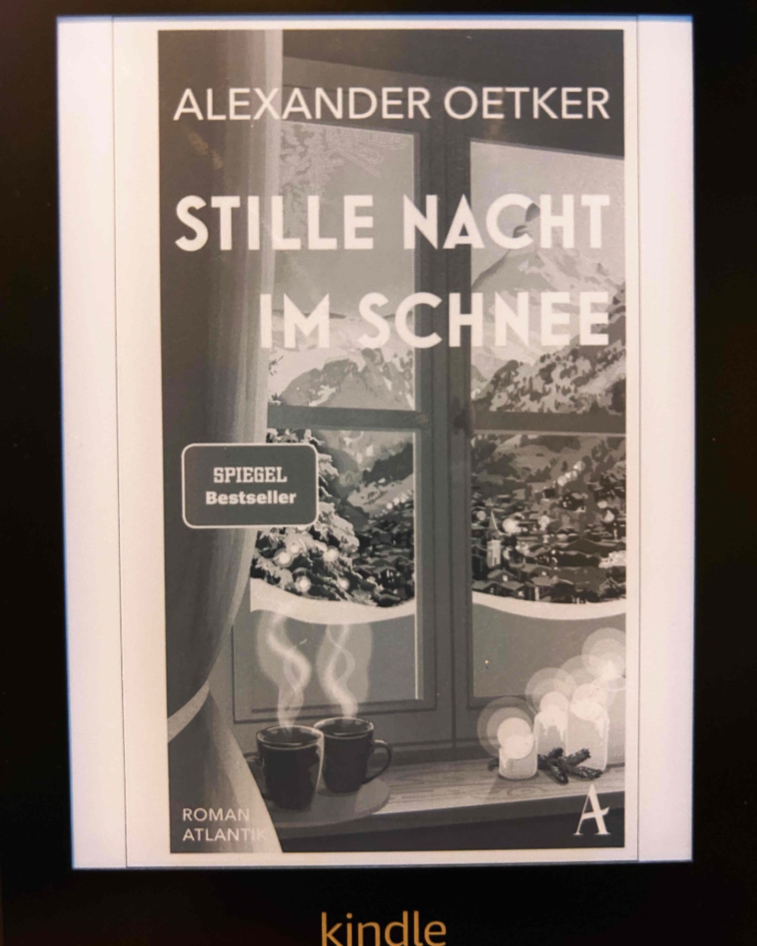 Eine chaotische Familiengeschichte an Heiligabend. Die Straßen sind vom Schnee abgeschnitten, die Geschwister streiten, der Hund jagt den Hamster und es gibt einige überrumpelnde Erkenntnisse, die keiner der Beteiligten erwartet hätte. Nette, kurzweilige Unterhaltung für die Weihnachtszeit.