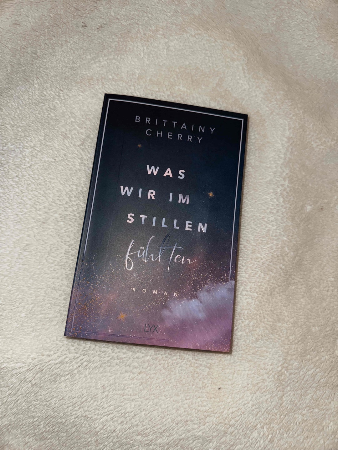Mir persönlich war’s etwas zu langweilig 😮💨 trotzdem eine süße Story und angenehm zu lesen.