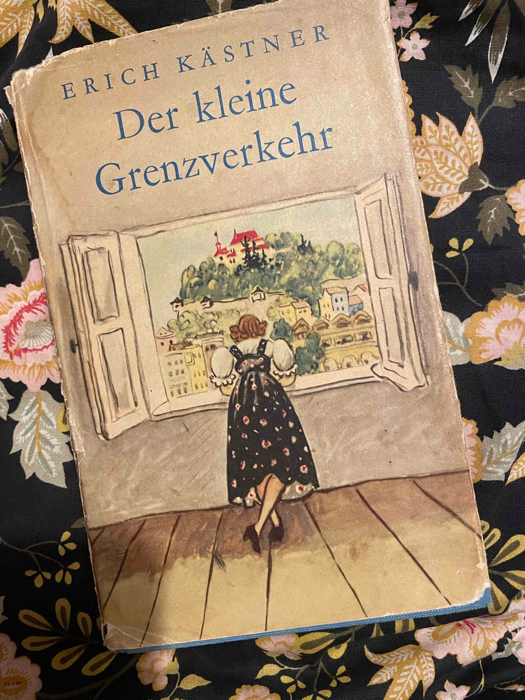 Amüsante Kurzgeschichte über Georg, der sich mit einen Freund Salzburg und die Festspiele dort anguckt und sich nebenbei verliebt.