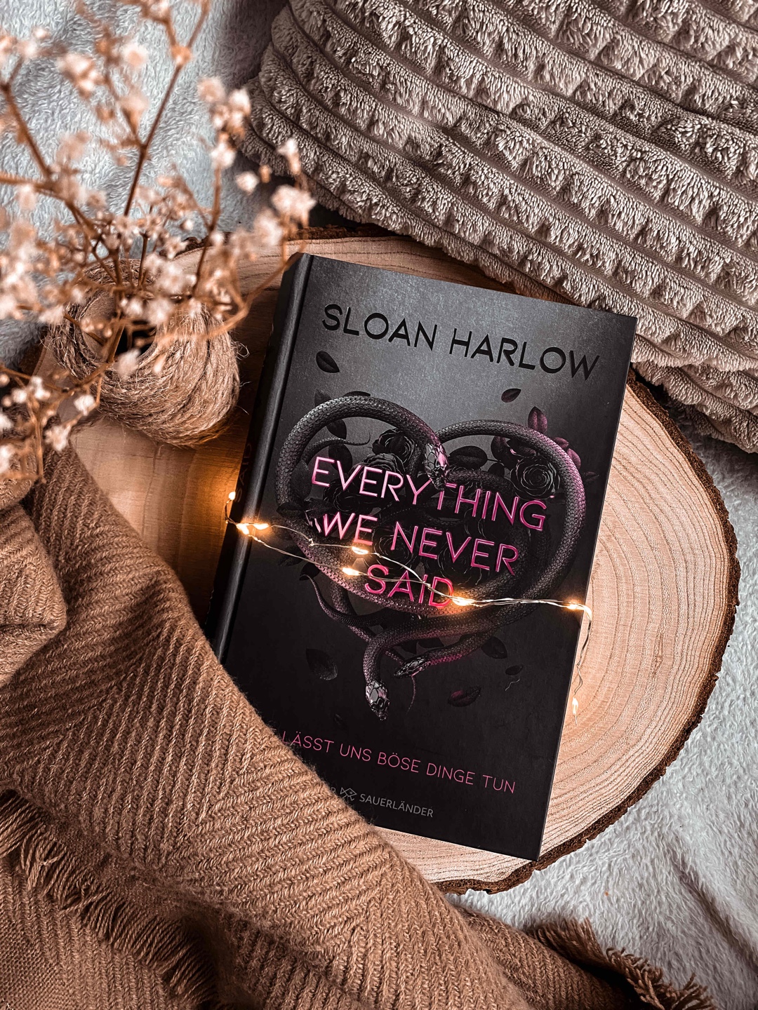 Fazit: Ein Pageturner der zum miträtseln einlädt und außerdem wichtige Themen behandelt.

𝗱𝗲𝗮𝗱 𝗯𝗲𝘀𝘁 𝗳𝗿𝗶𝗲𝗻𝗱 - 𝘁𝗿𝗶𝗲𝗻𝗱𝘀 𝘁𝗼 𝗹𝗼𝘃𝗲𝗿𝘀 - 𝗿𝗼𝗺𝗮𝗻𝗰𝗲 𝘀𝘂𝘀𝗽𝗲𝗻𝘀𝗲