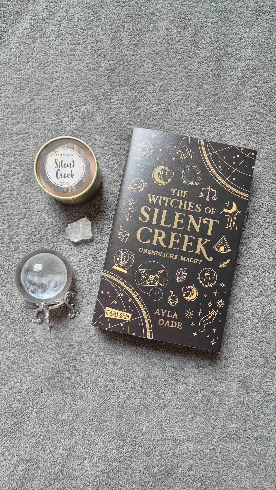 ,,bye bye, Ty Ty"🤎✨️🐲⚜️

Worte, die einen Reim darstellen sollten, später allerdings eine deutlich tiefere Bedeutung bekamen. 
Silent Creek ist mein neues Zuhause geworden, denn mein Herz ist dort geblieben. Zerbrochen und gleichzeitig so sehr geheilt❤️‍🩹⚜️